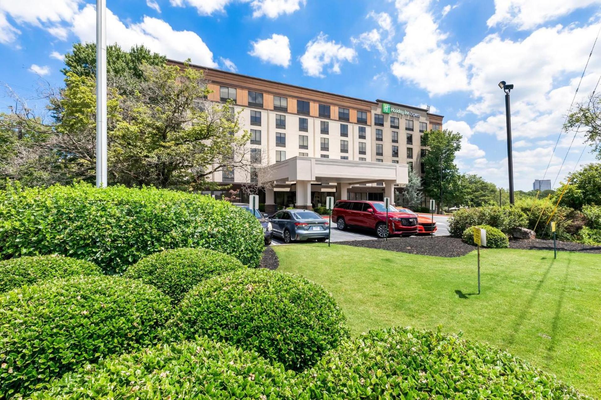 Holiday Inn Express Atlanta Galleria-Ballpark Area by IHG photo 1