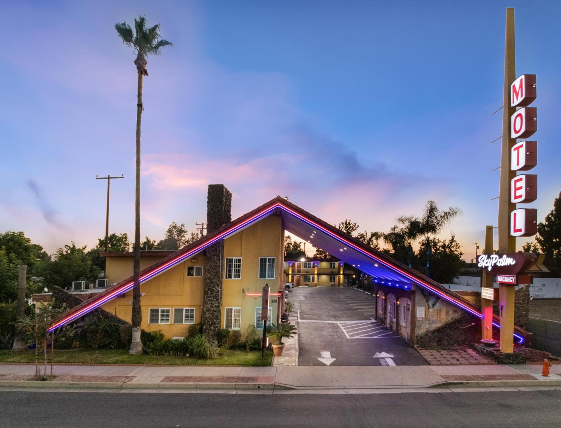 Sky Palm Motel - Orange photo 33
