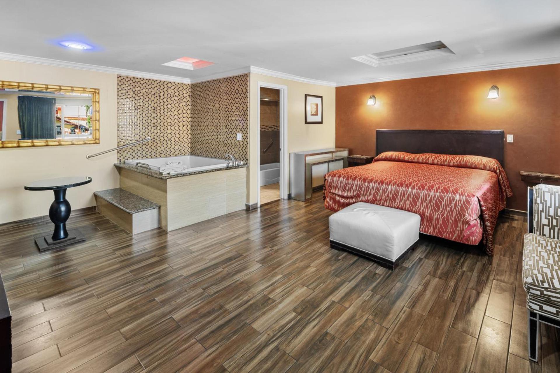 Sky Palm Motel - Orange photo 38