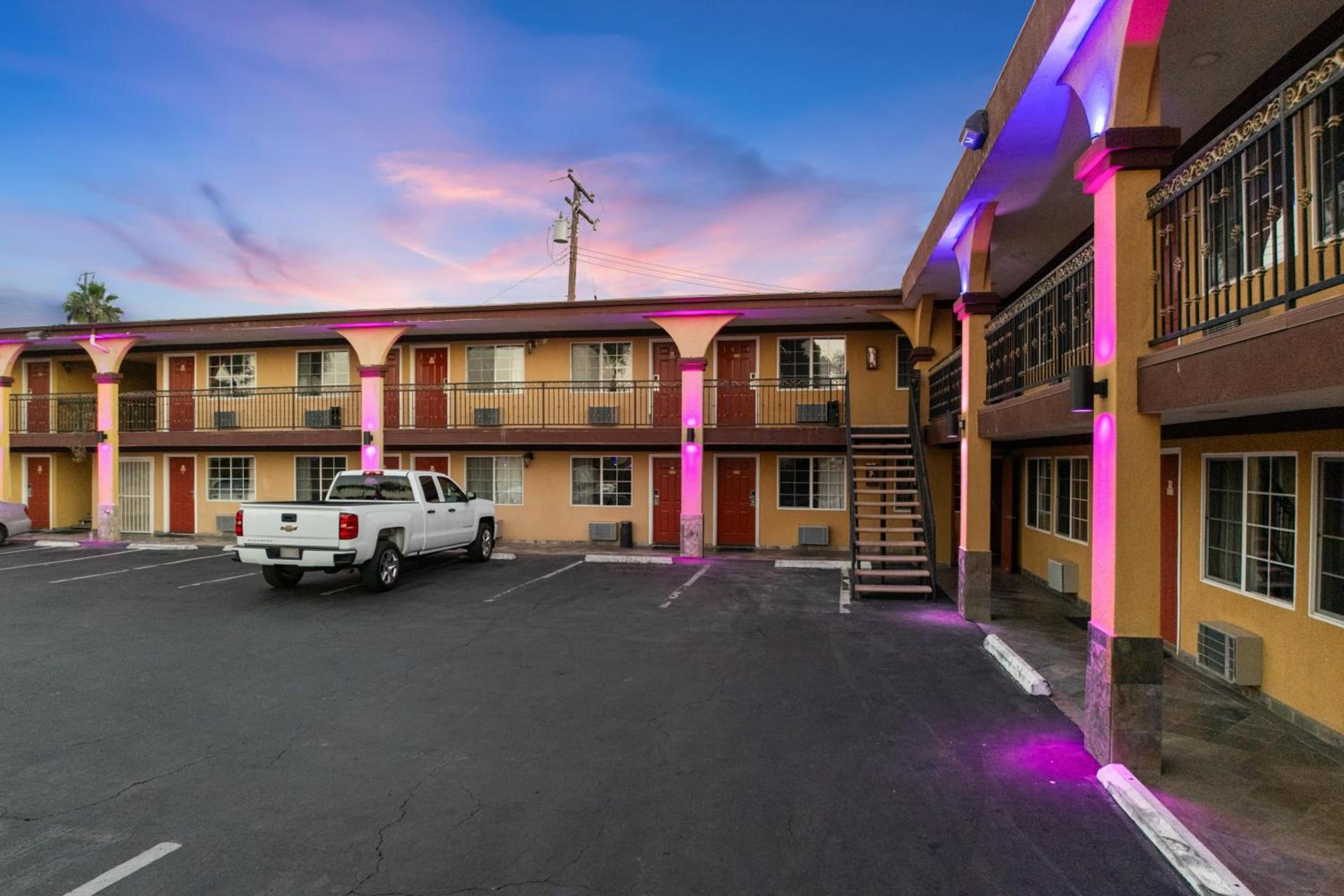 Sky Palm Motel - Orange photo 42