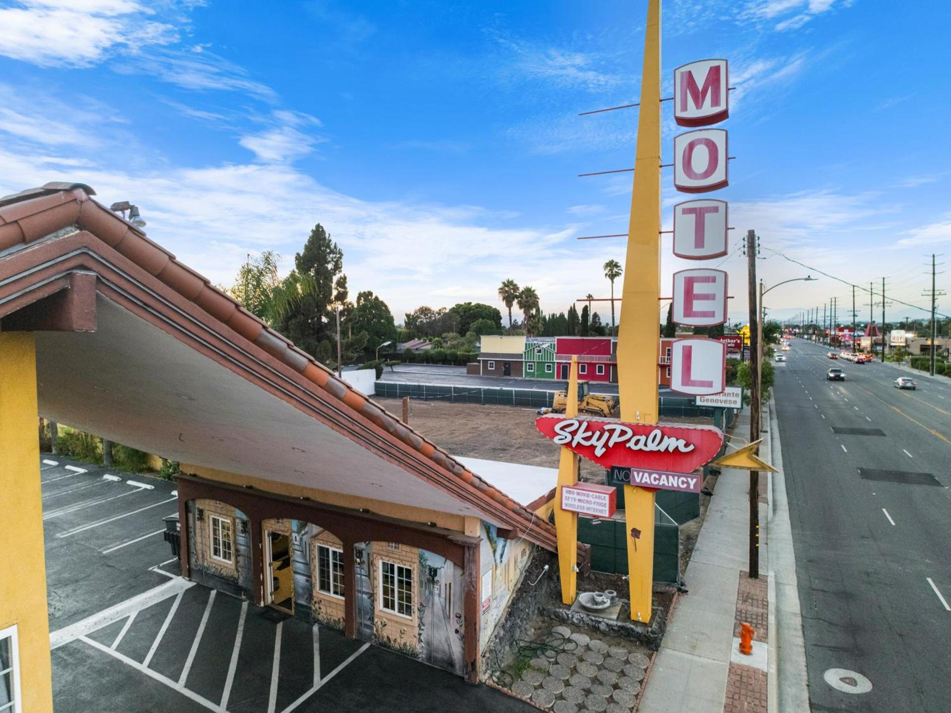 Sky Palm Motel - Orange photo 48