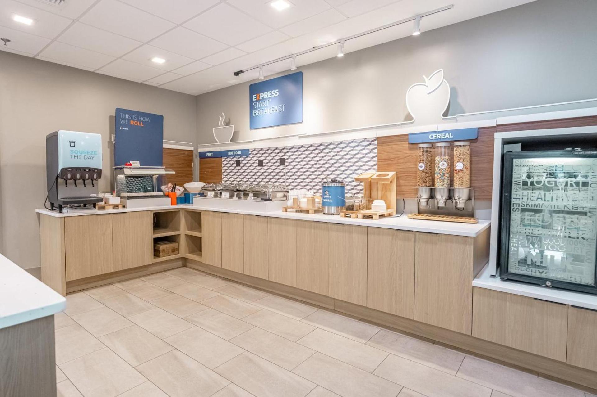 Holiday Inn Express Hotel & Suites Cocoa Beach by IHG photo 36