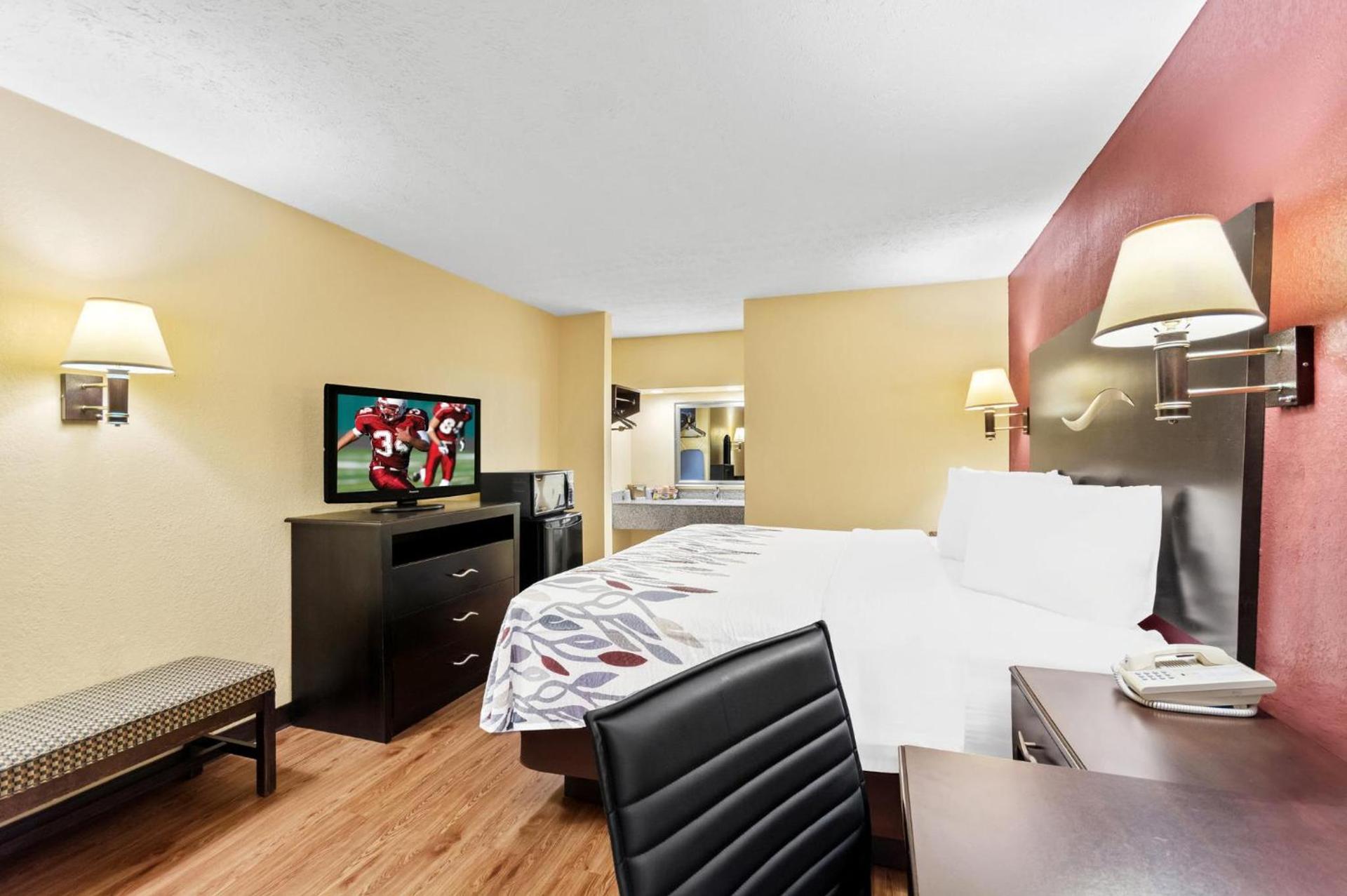 Red Roof Inn Berea photo 28