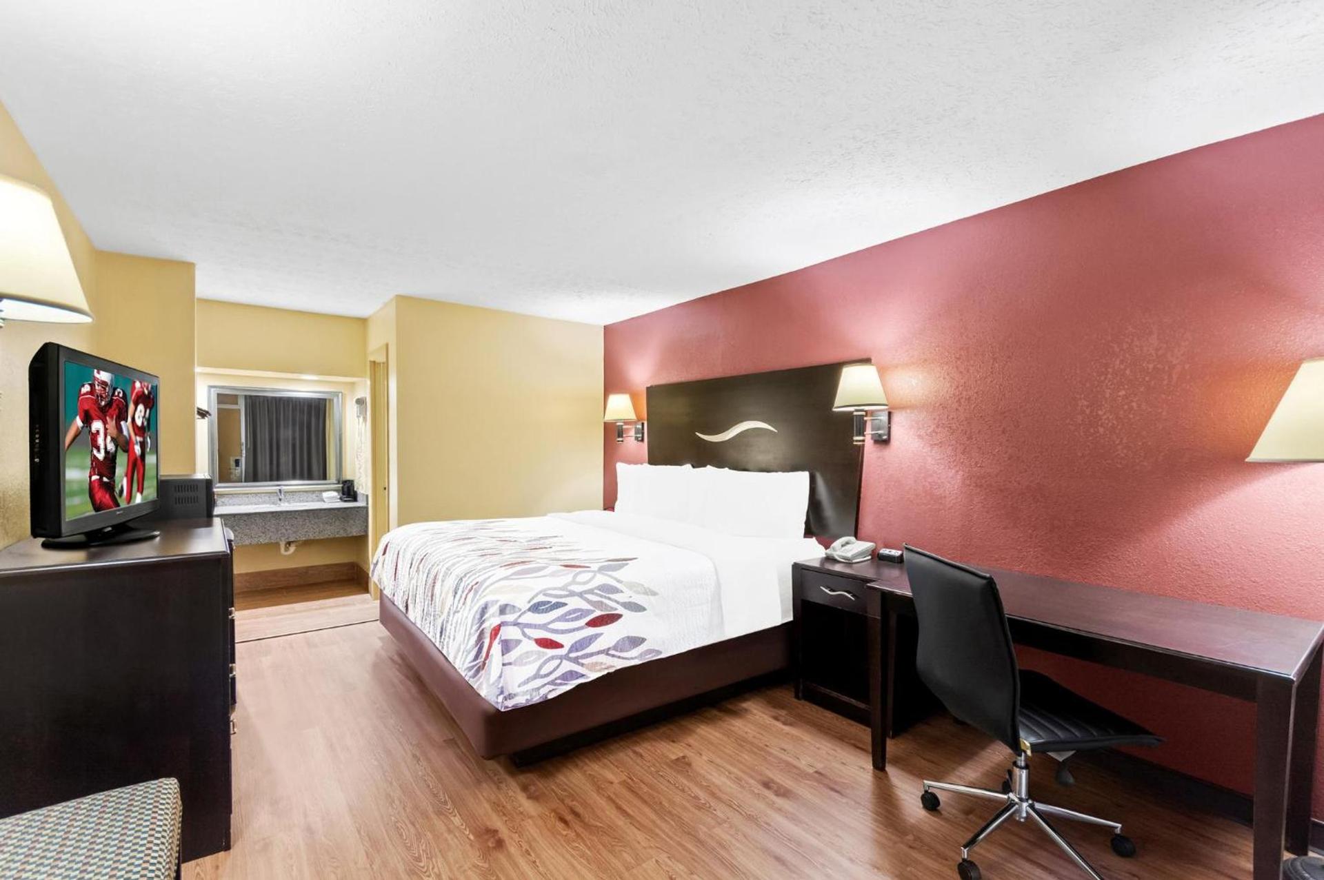 Red Roof Inn Berea photo 29