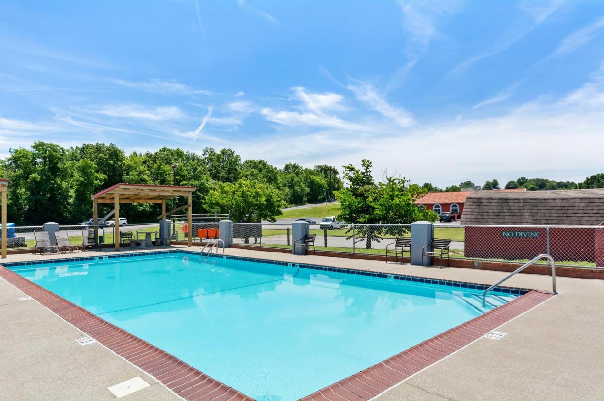 Red Roof Inn Berea photo 10
