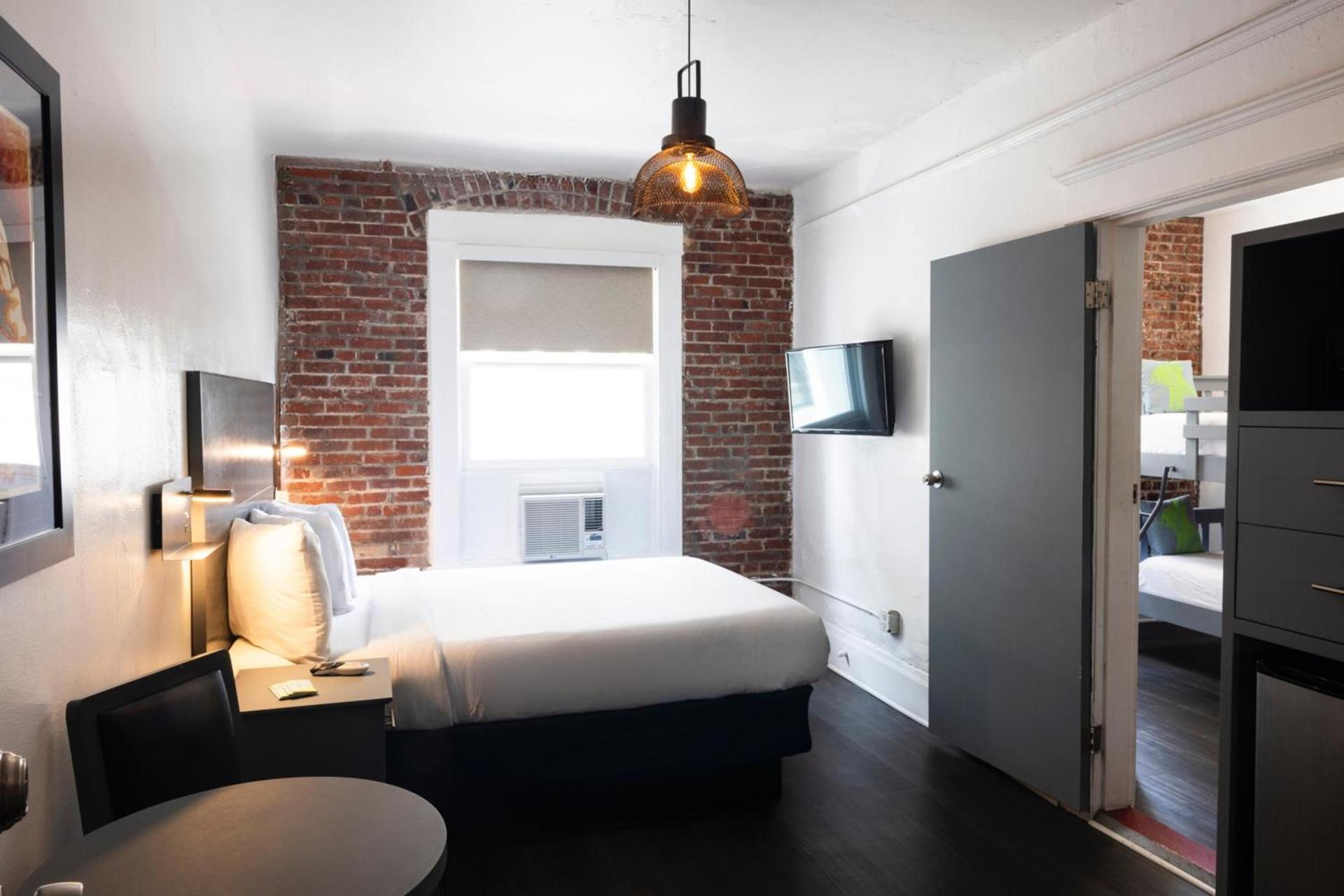 American Hotel photo 33