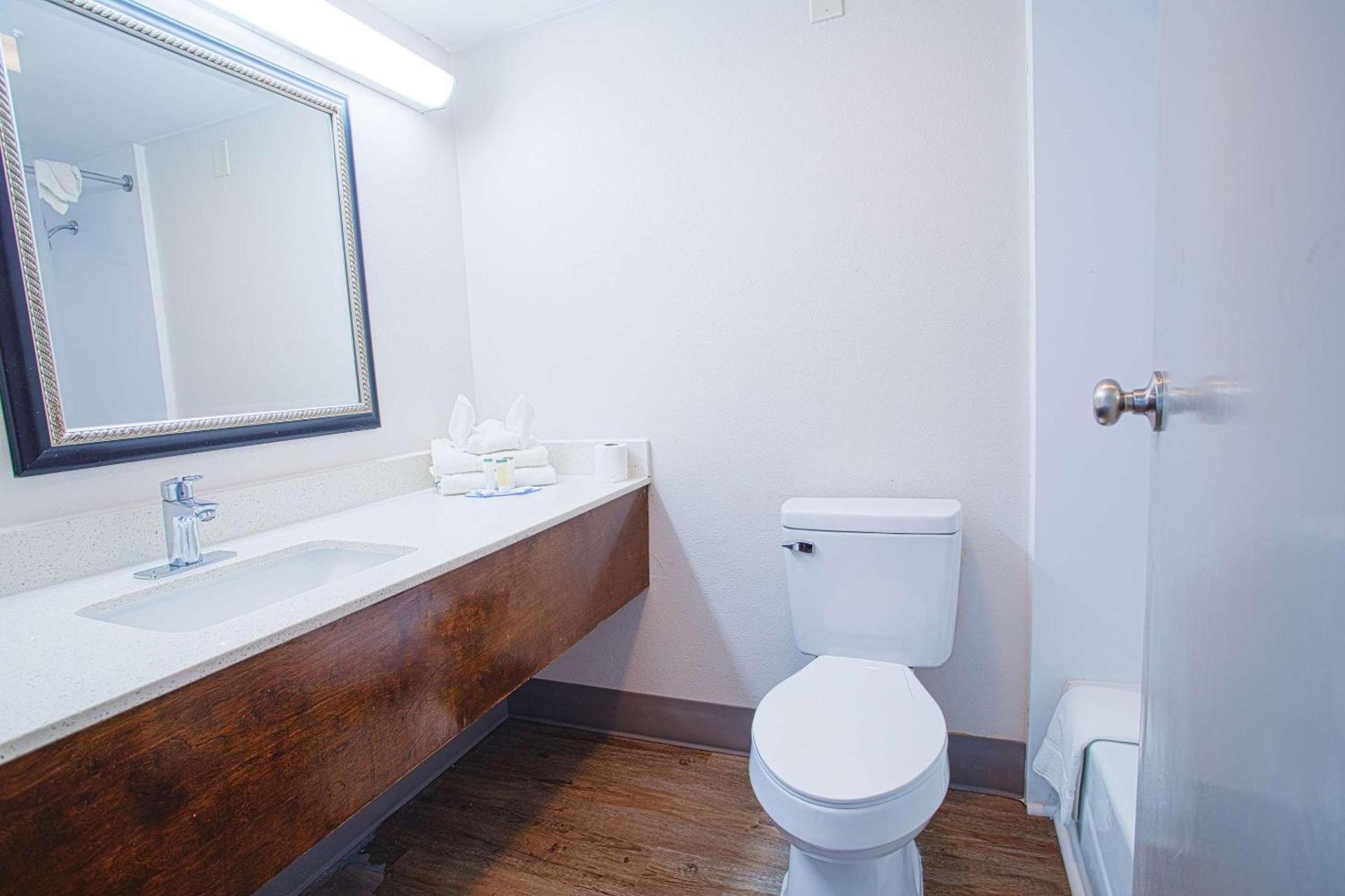 Americas Best Value Inn Winston-Salem photo 57