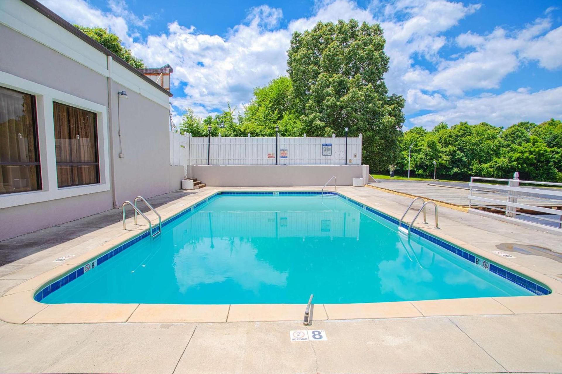 Americas Best Value Inn Winston-Salem photo 9