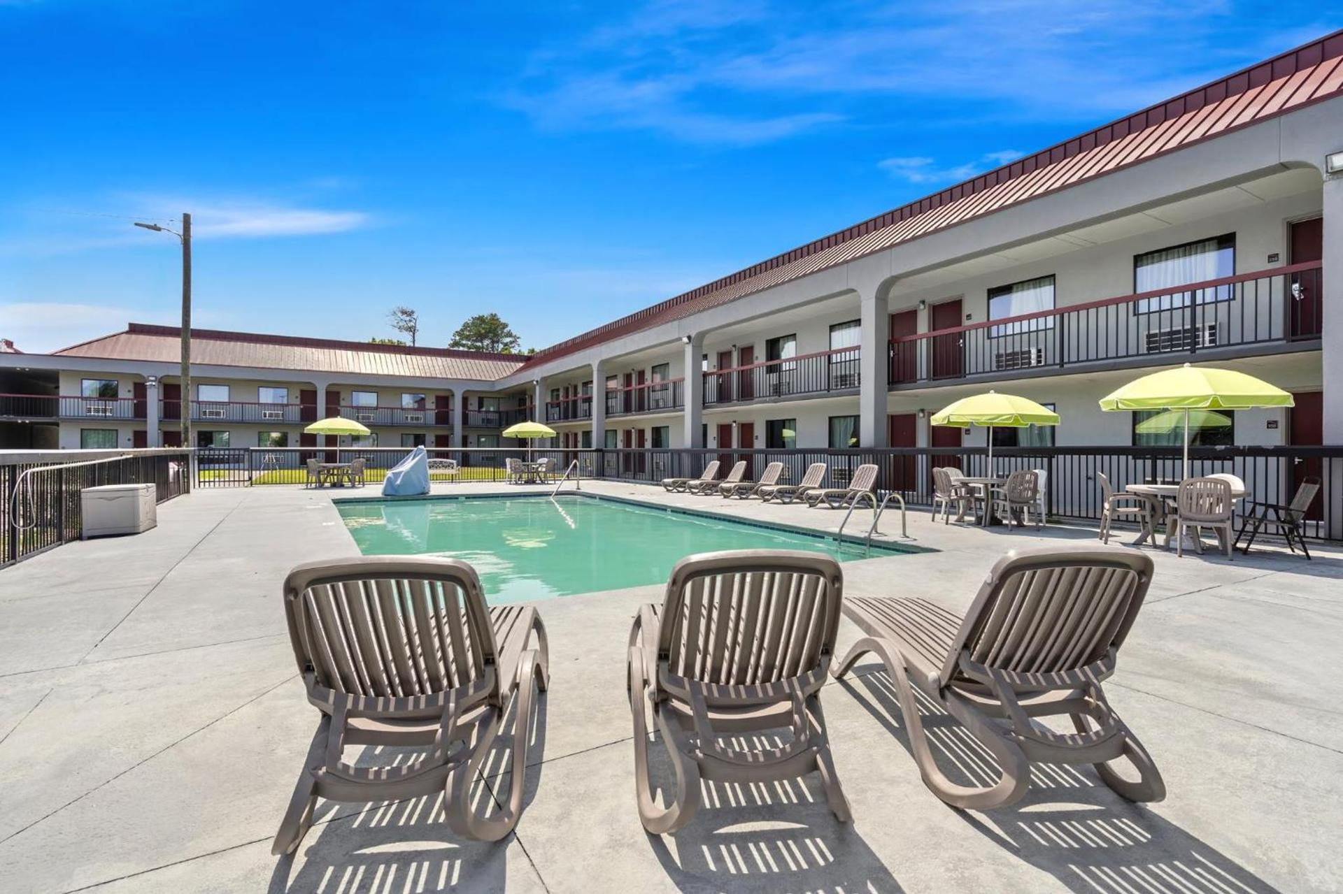 Red Roof Inn Wilmington NC photo 11