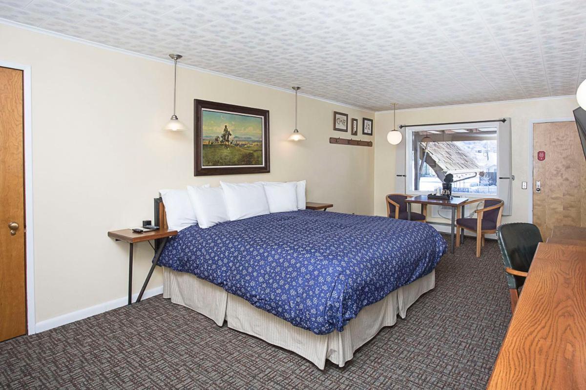 Yodeler Motel photo 11