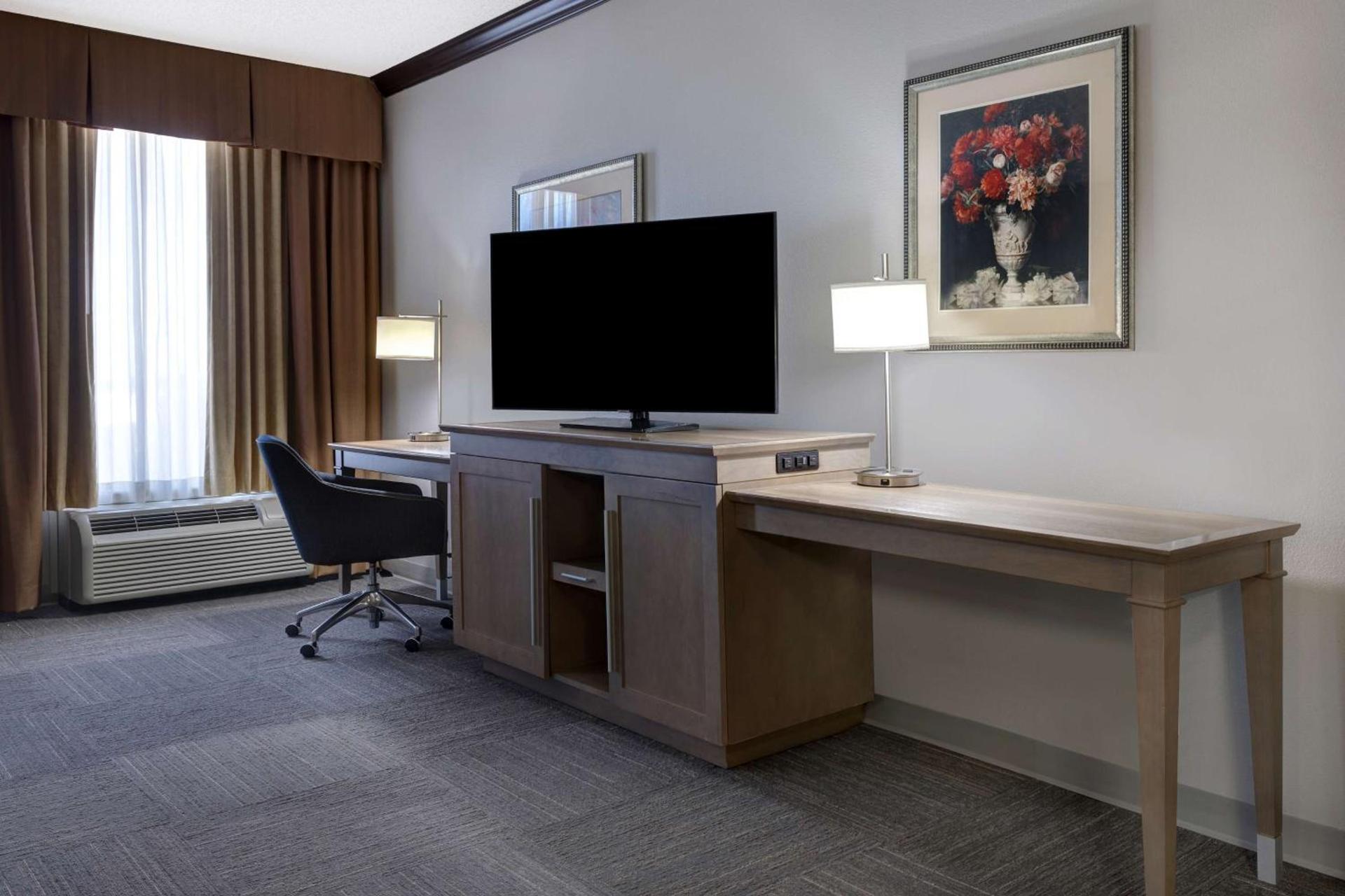 Hampton Inn Victoria photo 35