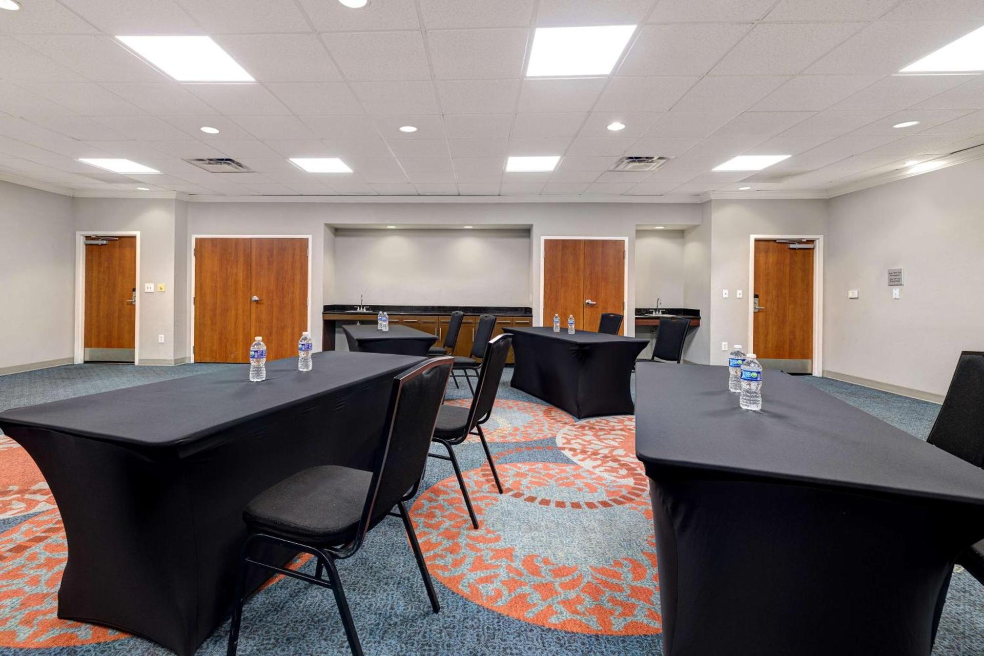 Hampton Inn Victoria photo 44