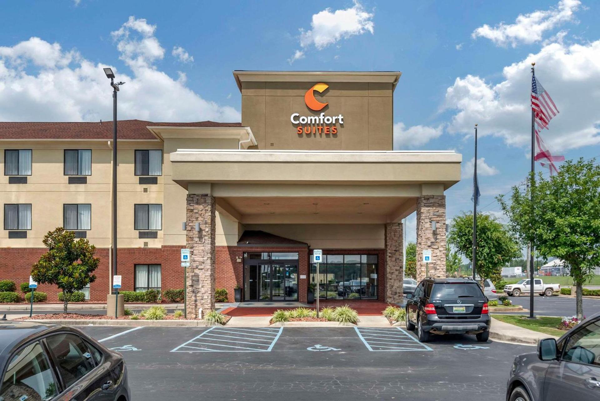 Comfort Suites Pell City near Logan Martin Lake photo 2