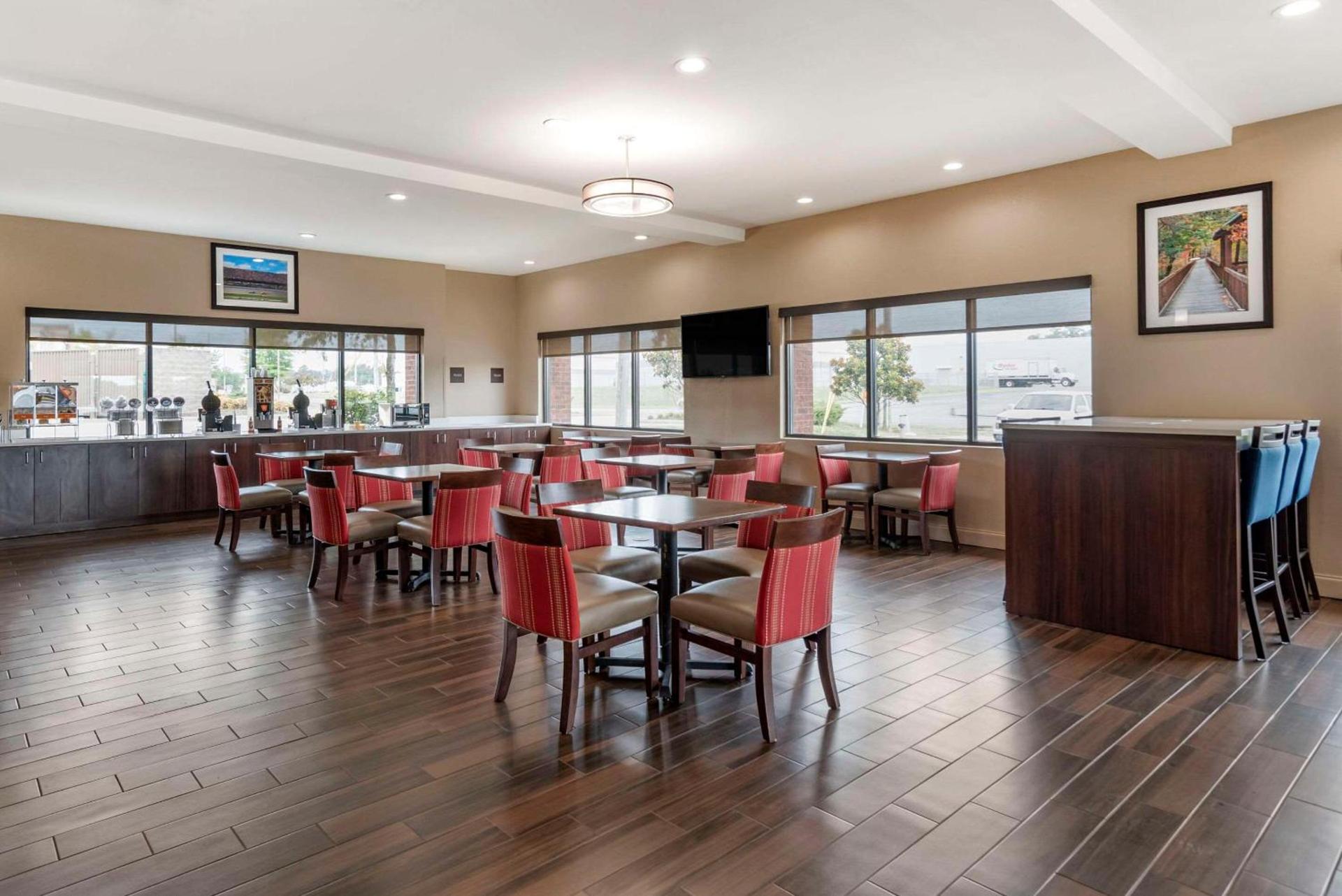 Comfort Suites Pell City near Logan Martin Lake photo 27
