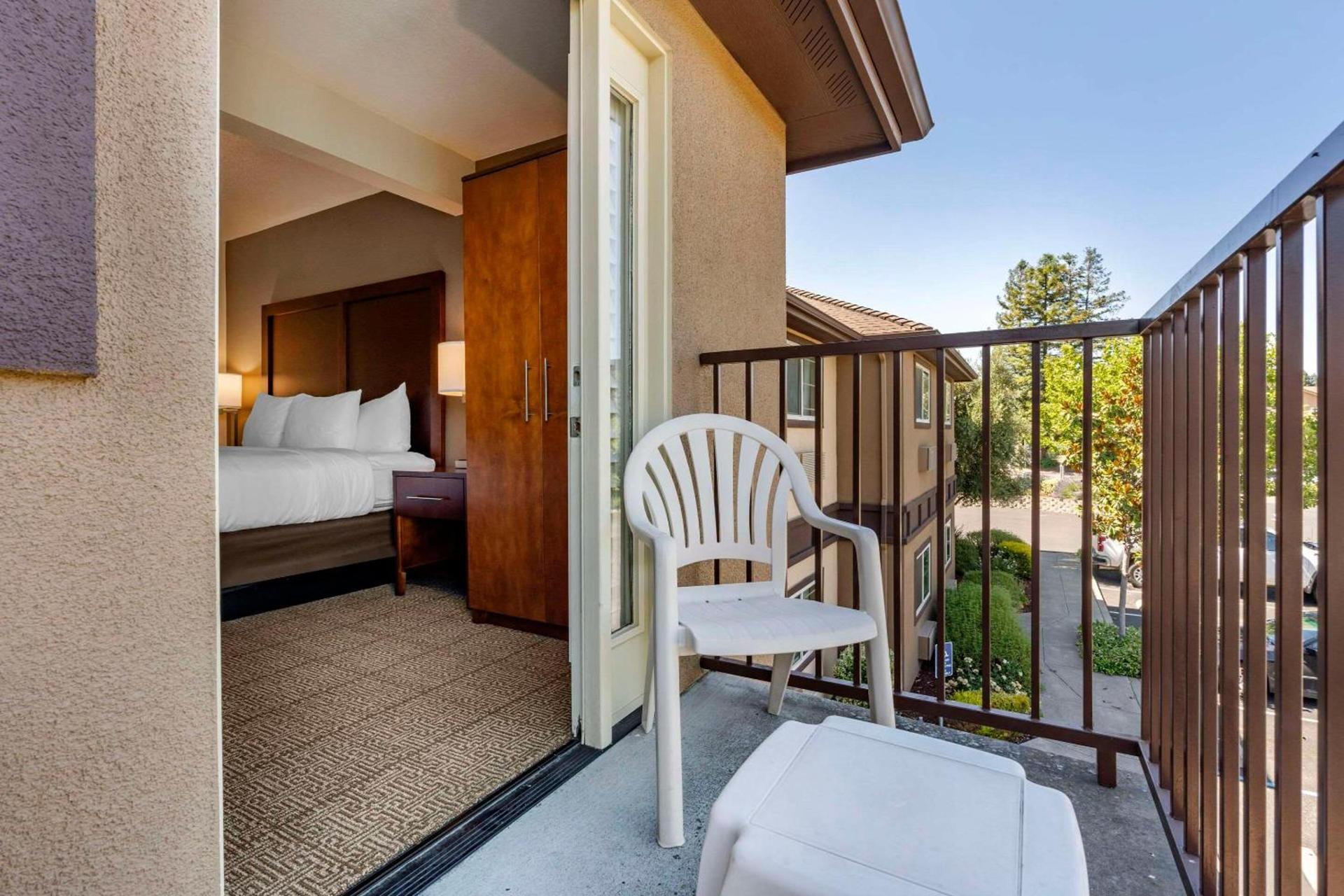 Comfort Inn & Suites Ukiah Mendocino County photo 32