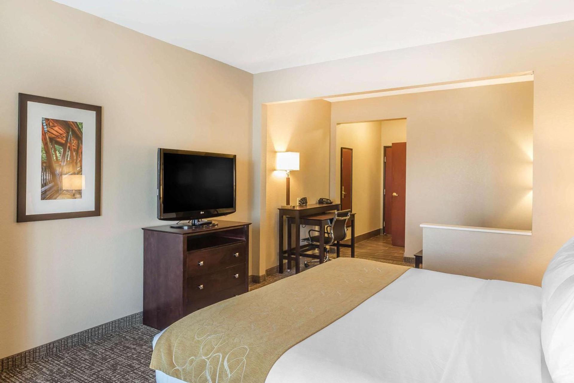 Comfort Suites Fort Wayne North photo 9