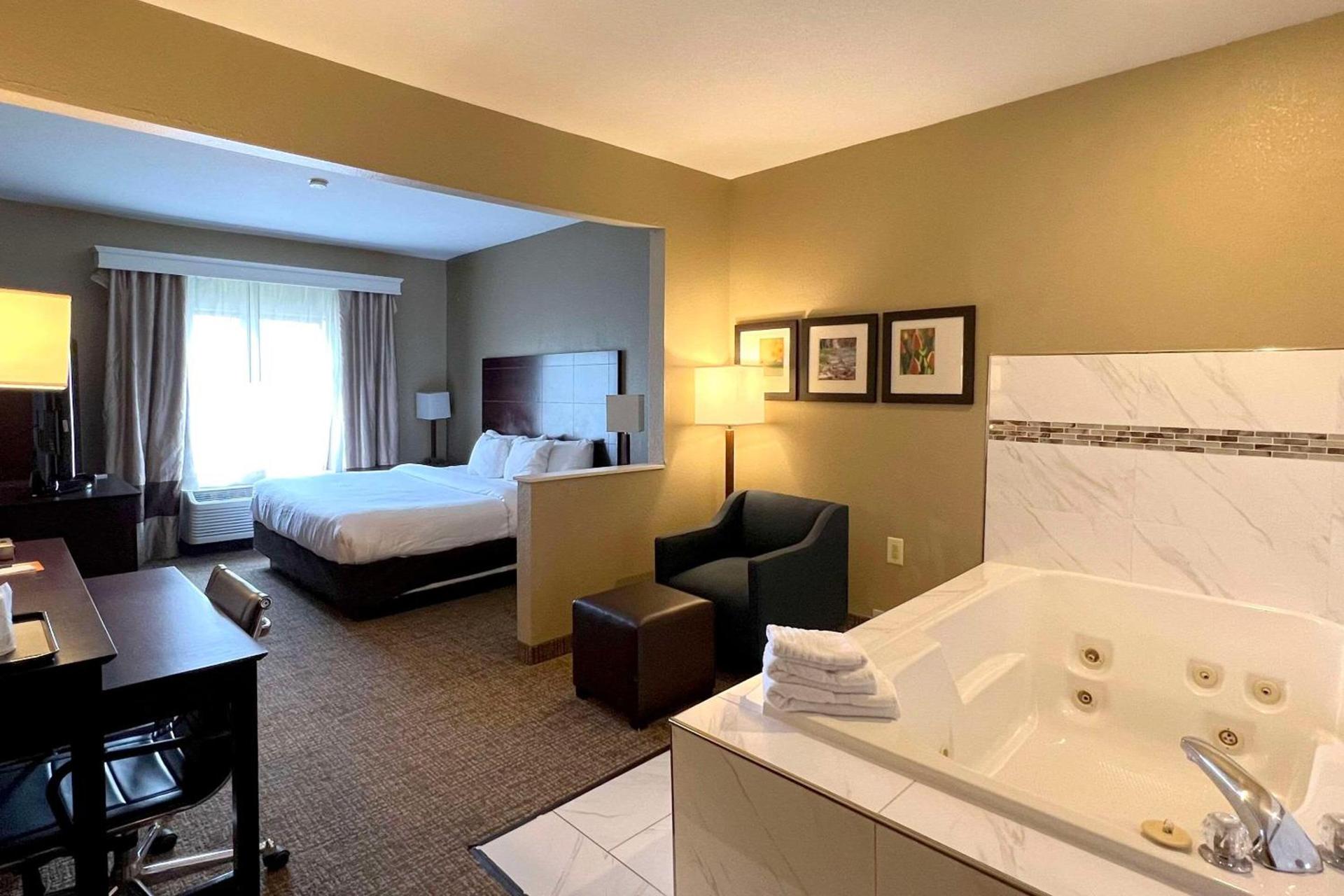 Comfort Suites Fort Wayne North photo 15