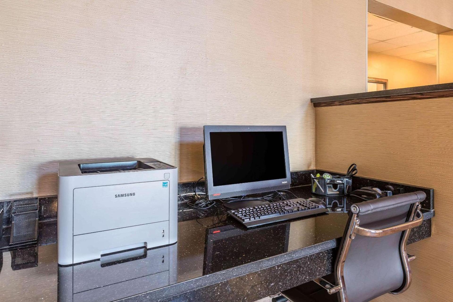 Comfort Suites Fort Wayne North photo 21