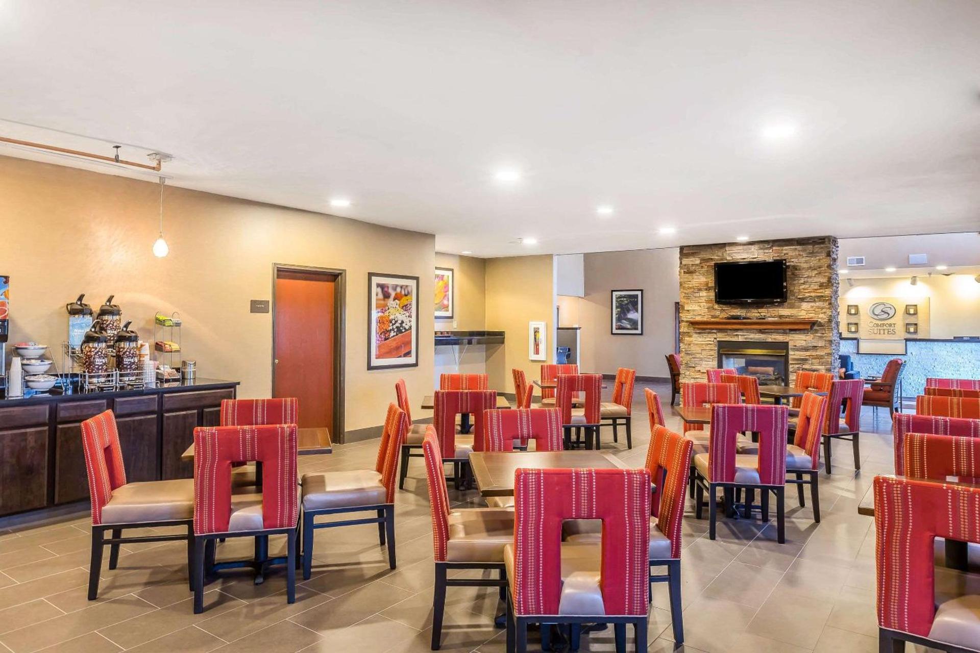 Comfort Suites Fort Wayne North photo 23