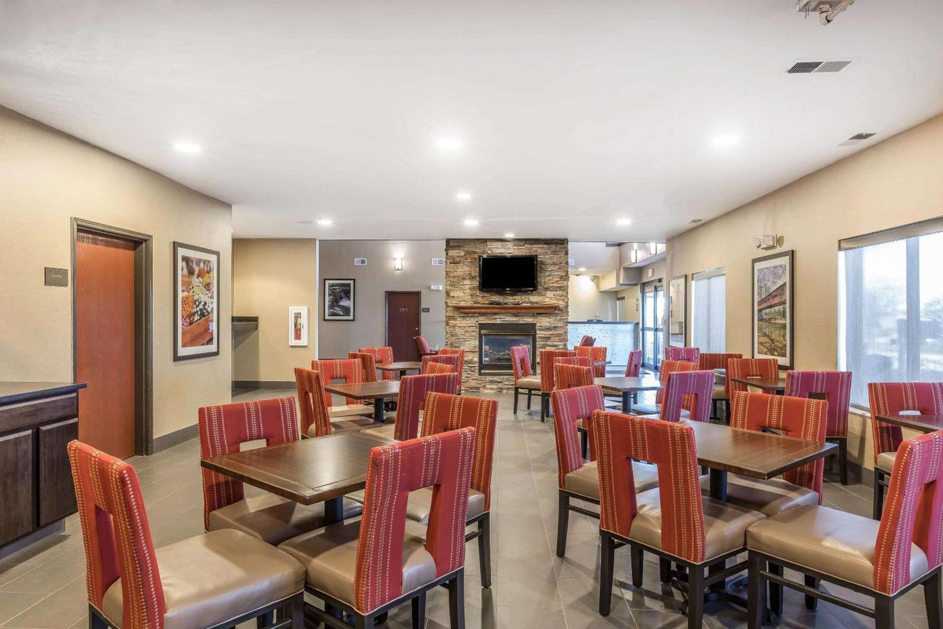 Comfort Suites Fort Wayne North photo 24
