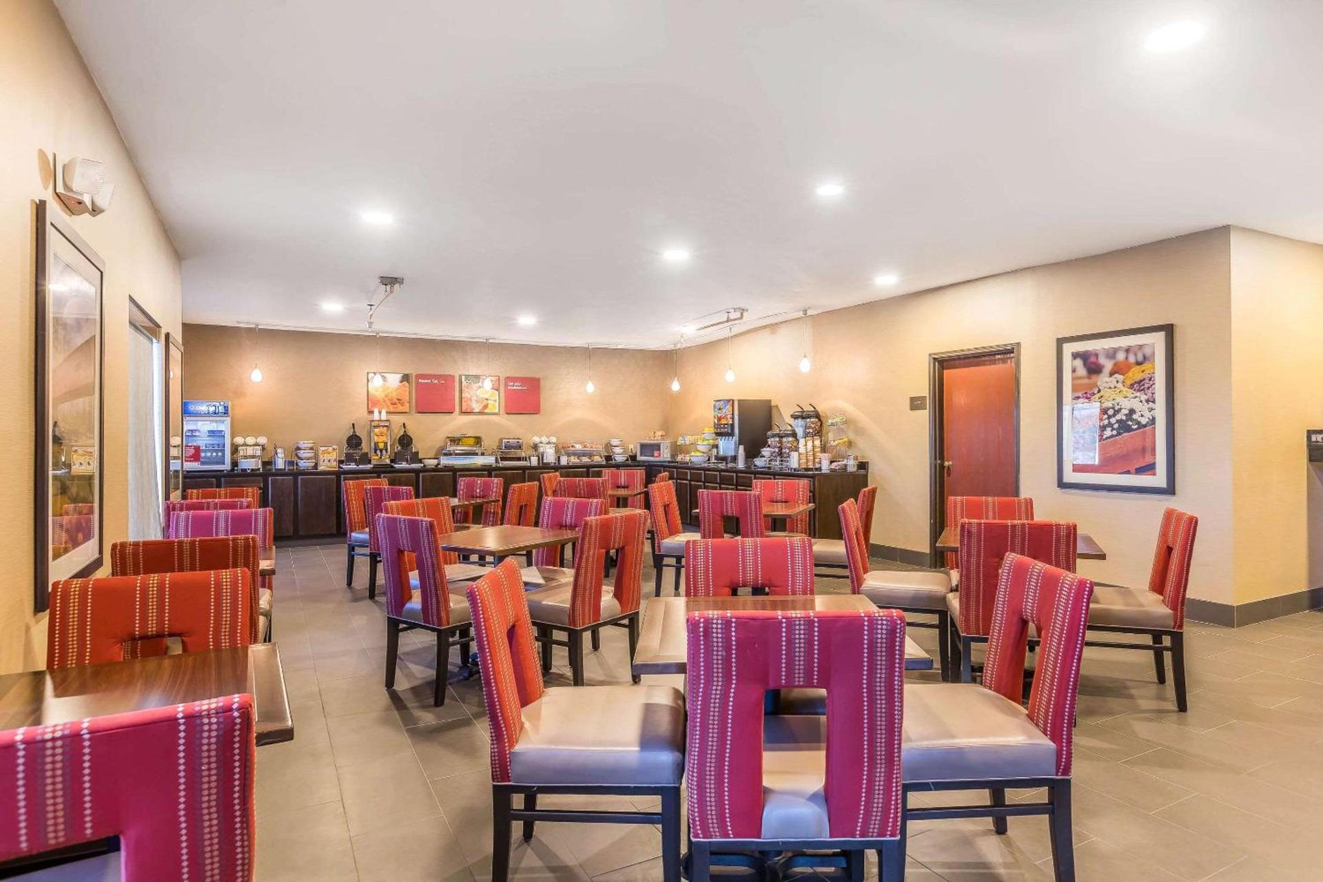 Comfort Suites Fort Wayne North photo 26