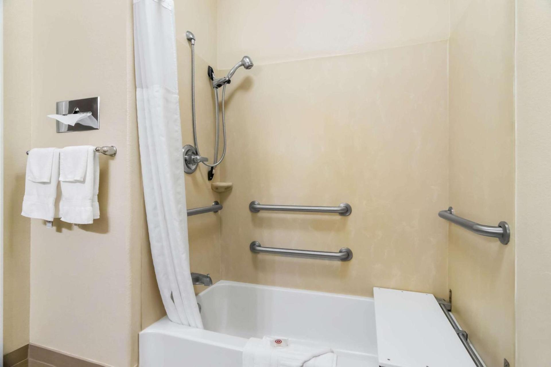 Comfort Inn Hebron-Lowell Area photo 13