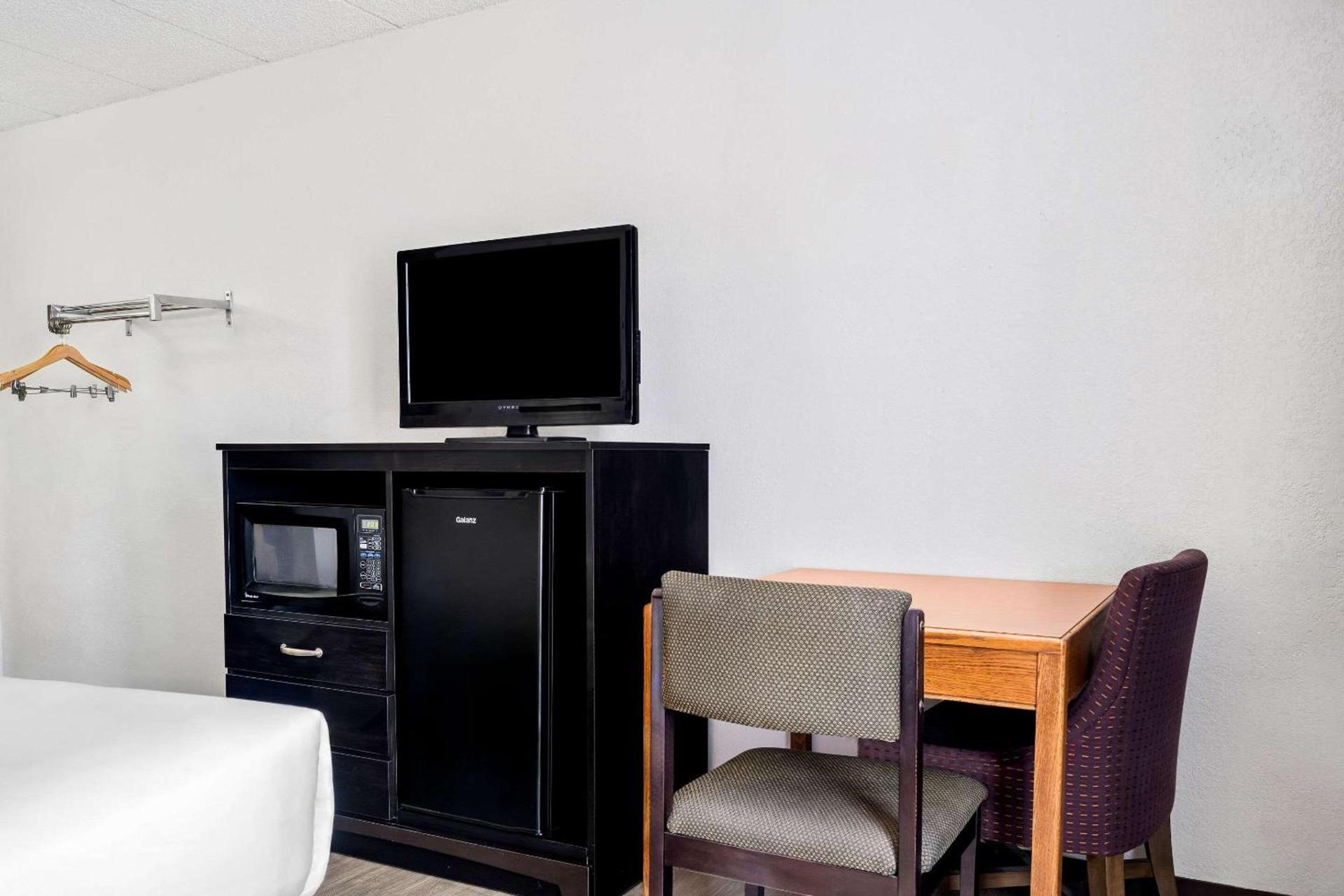 Econo Lodge Billings photo 13