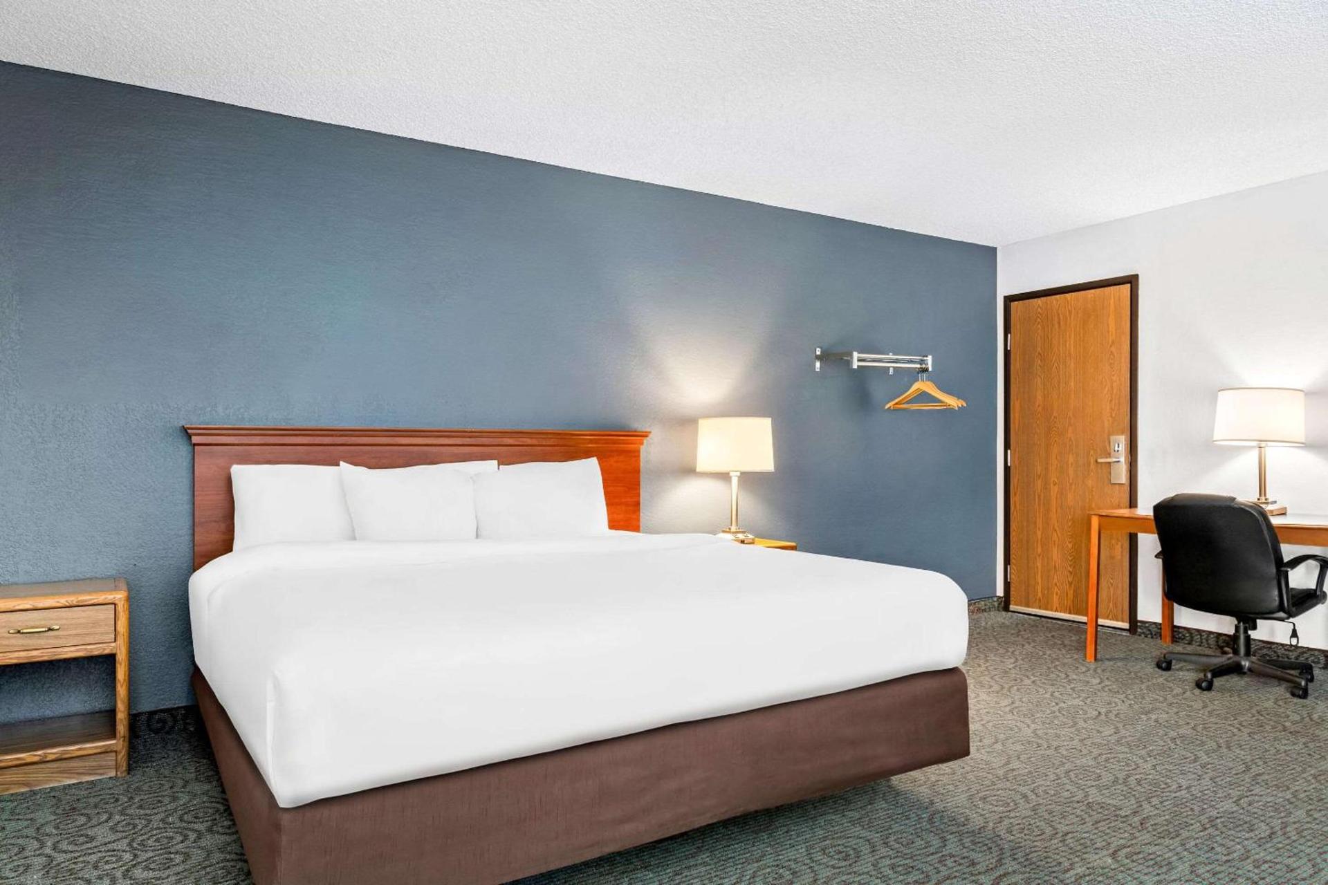 Econo Lodge Billings photo 16