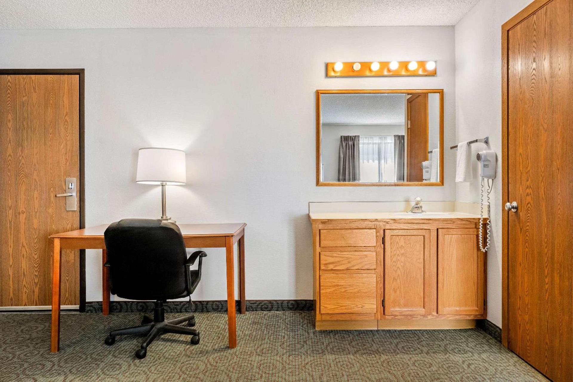 Econo Lodge Billings photo 18