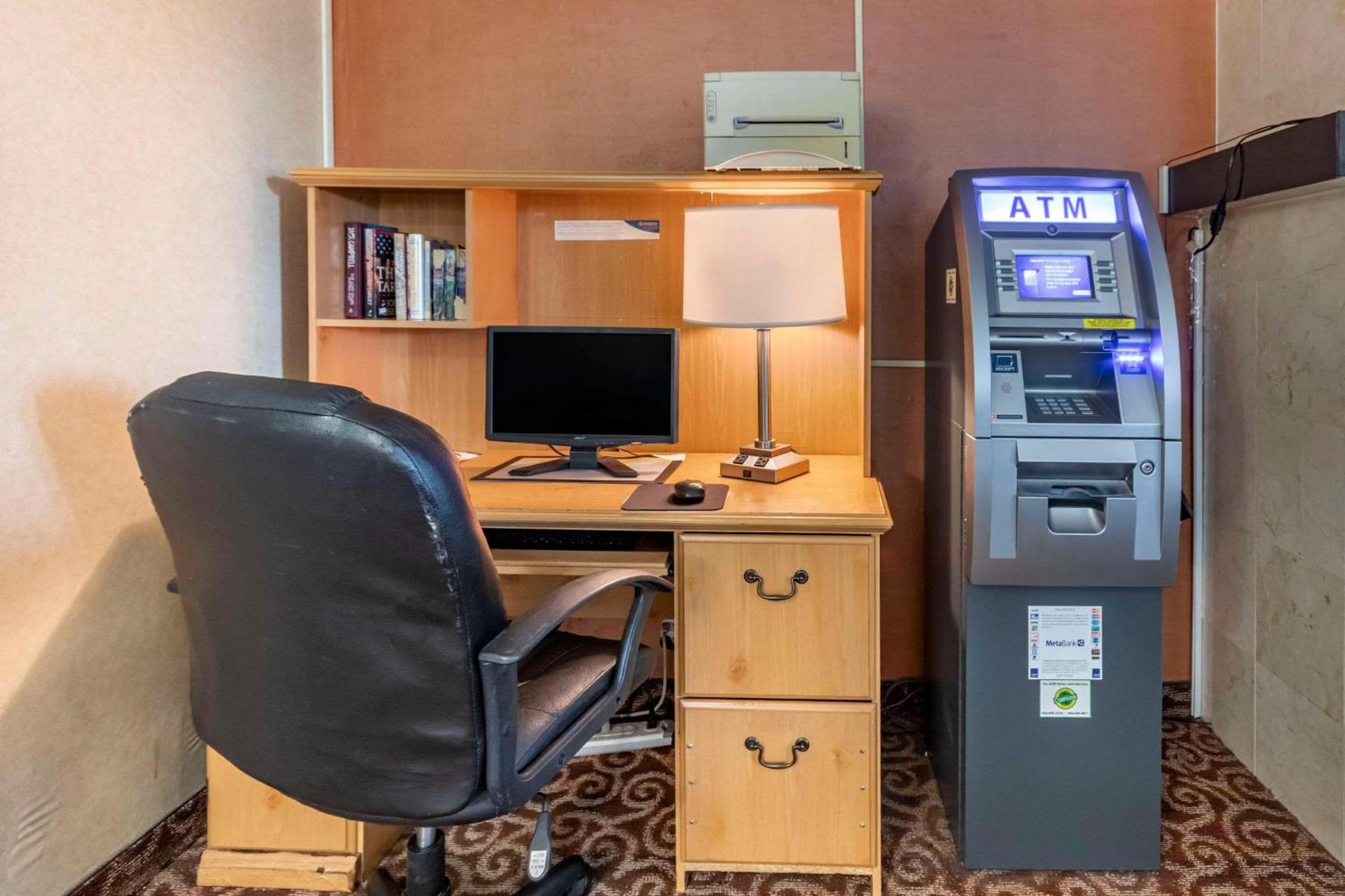 Econo Lodge Billings photo 32