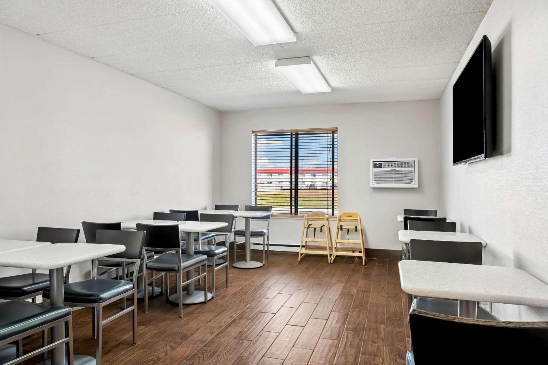 Econo Lodge Billings photo 34