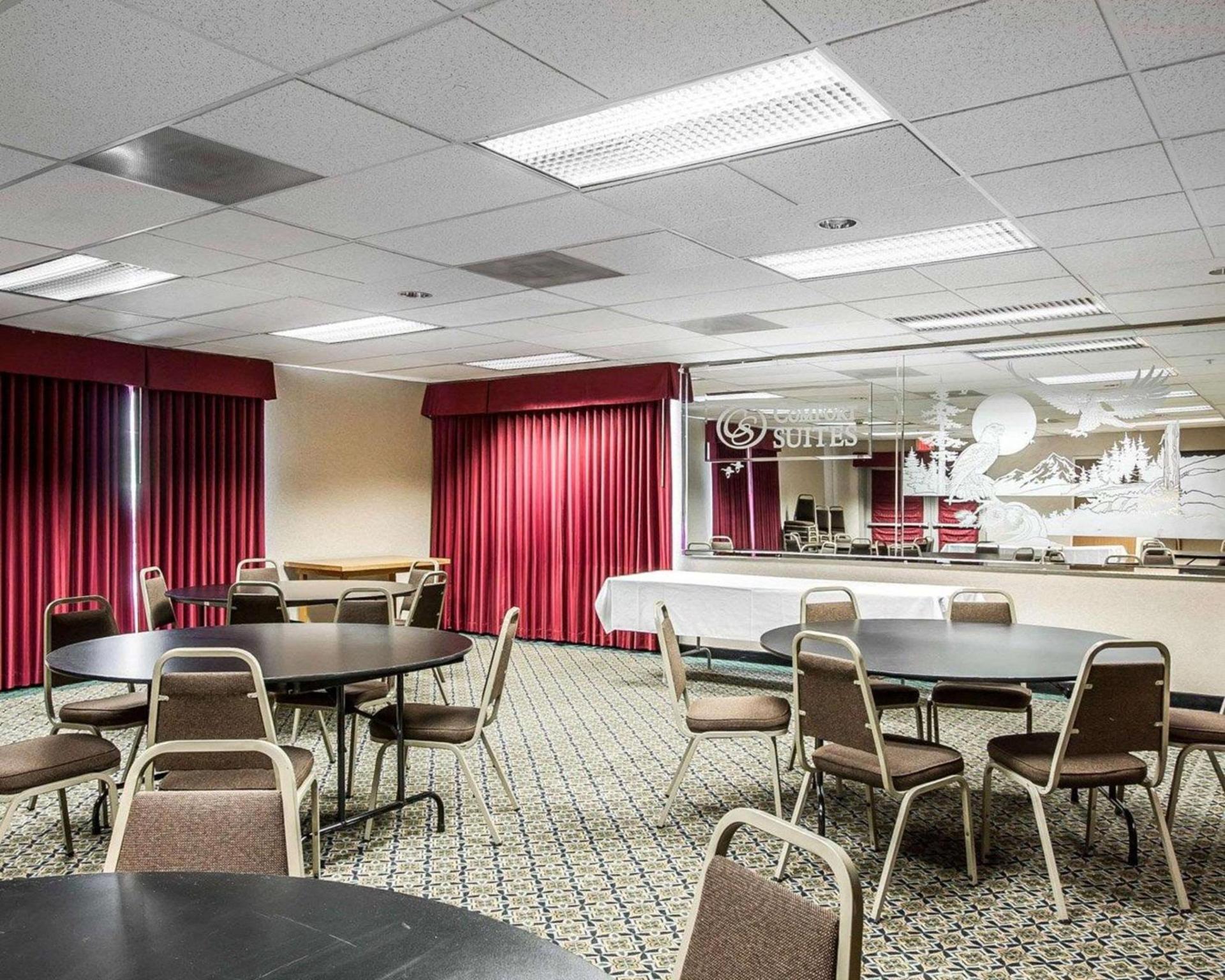 Comfort Suites Clackamas photo 13