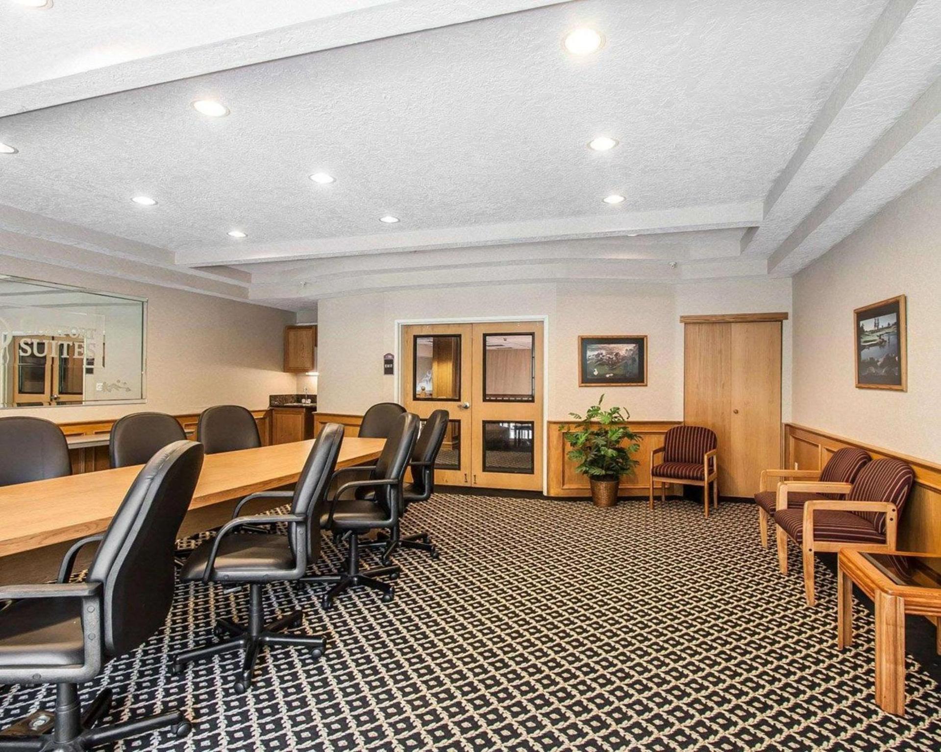 Comfort Suites Clackamas photo 15