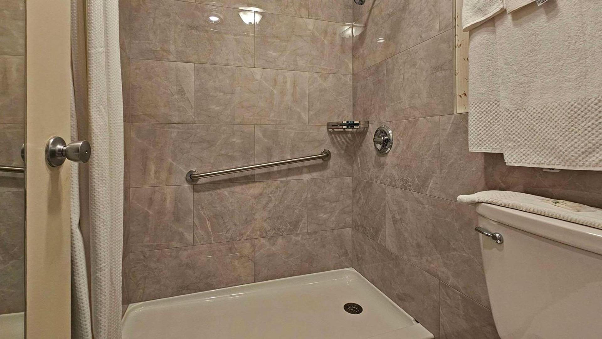 Quality Inn Ennis photo 12