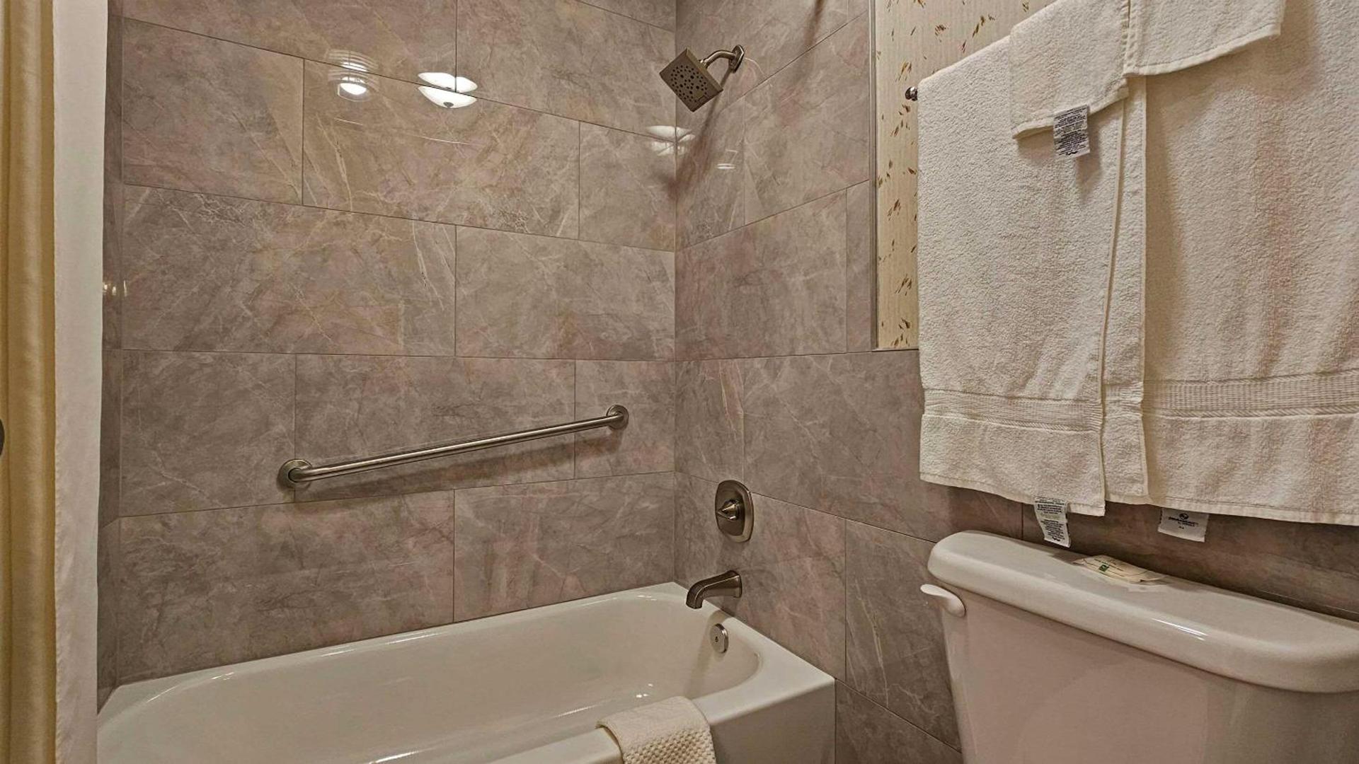 Quality Inn Ennis photo 15