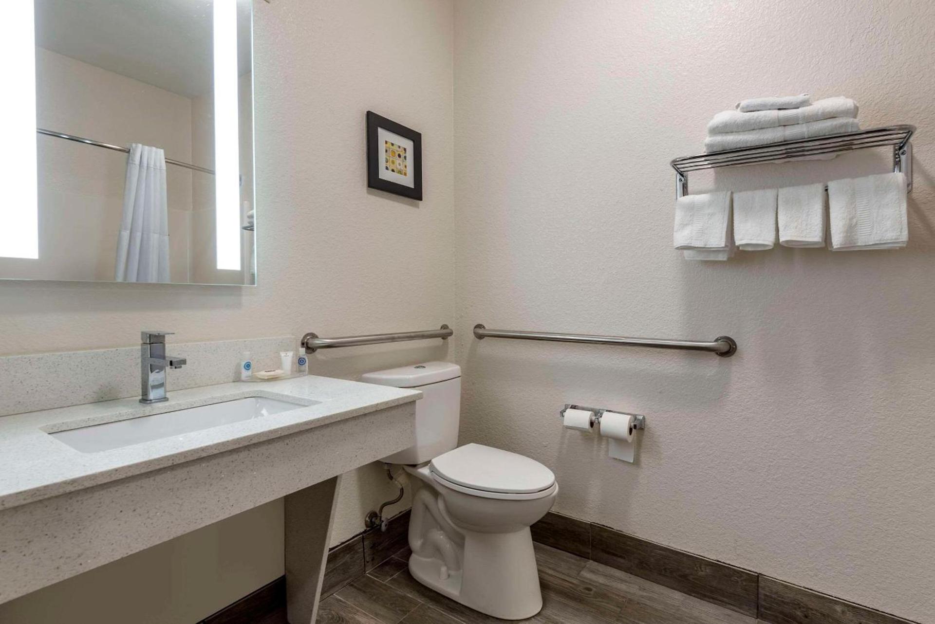 Comfort Inn & Suites Liverpool - Syracuse photo 17