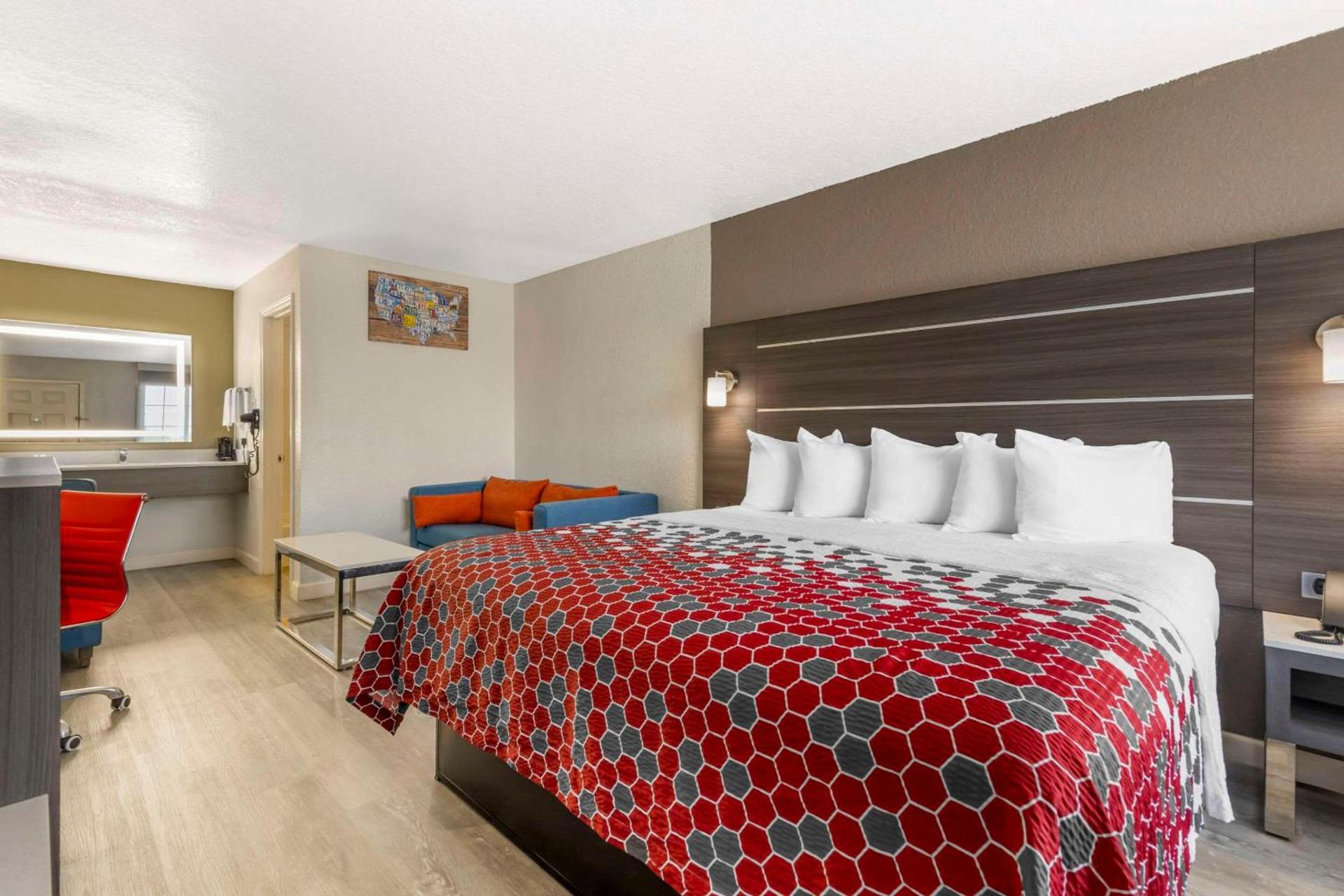 Econo Lodge Inn & Suites Near Lackland AFB photo 24