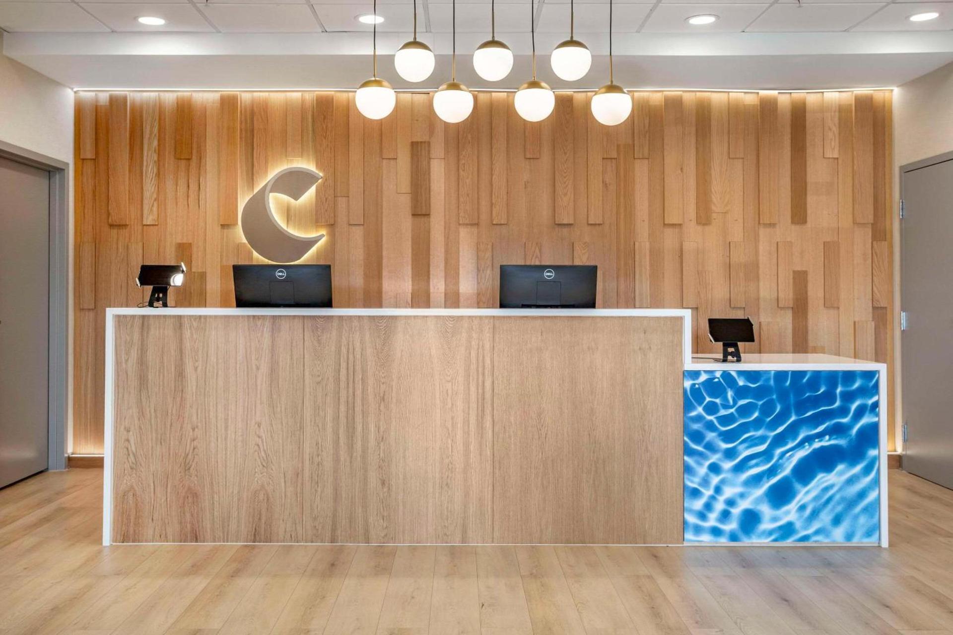 Comfort Inn & Suites Newark Liberty International Airport photo 3