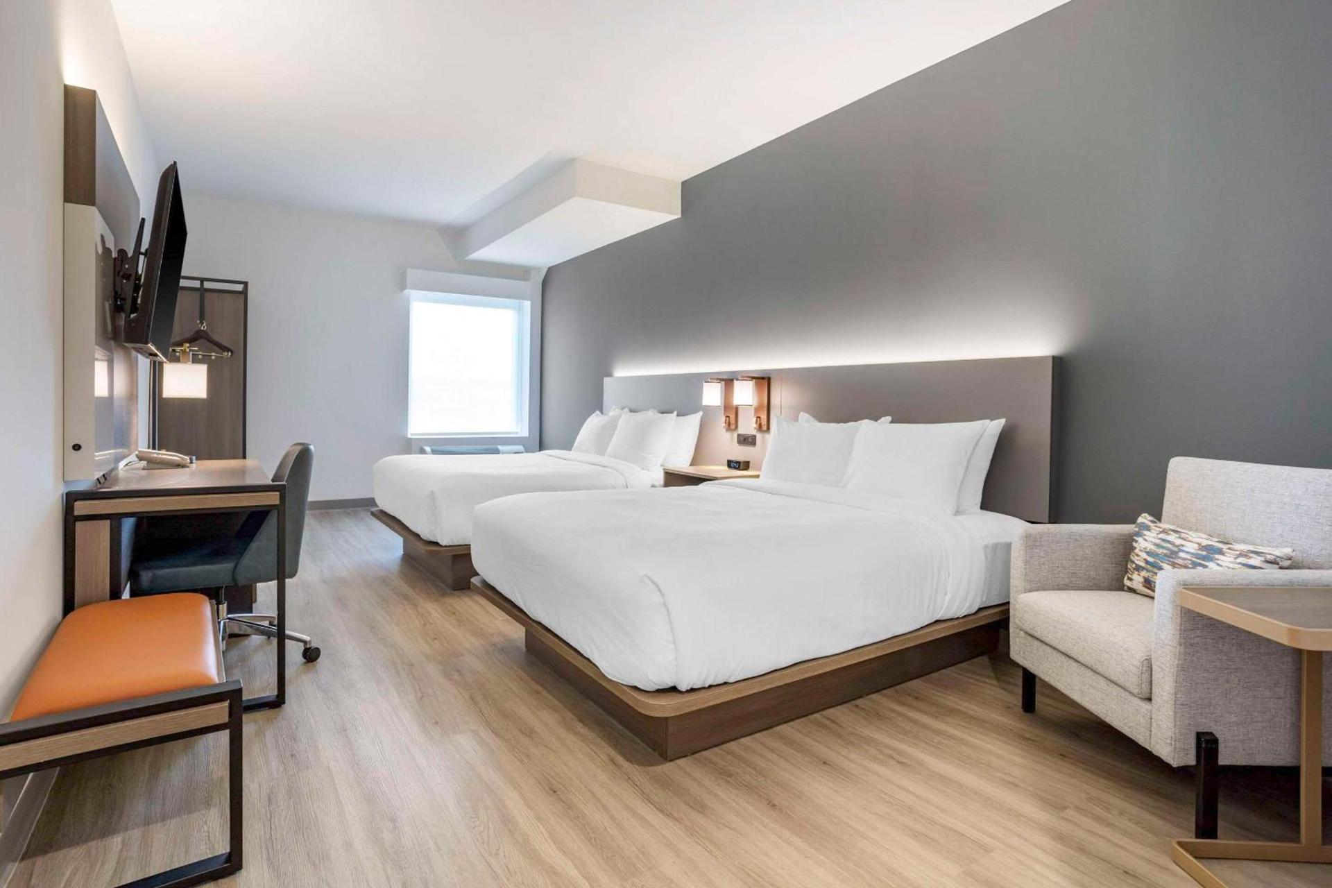 Comfort Inn & Suites Newark Liberty International Airport photo 55