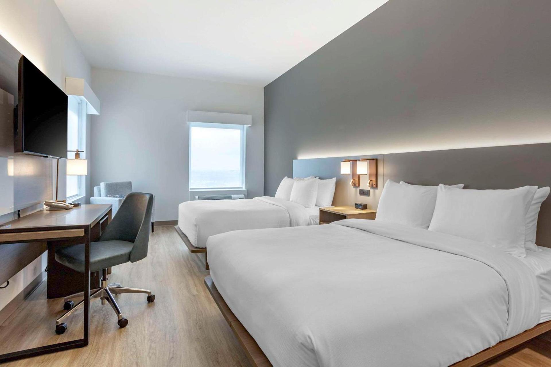 Comfort Inn & Suites Newark Liberty International Airport photo 60