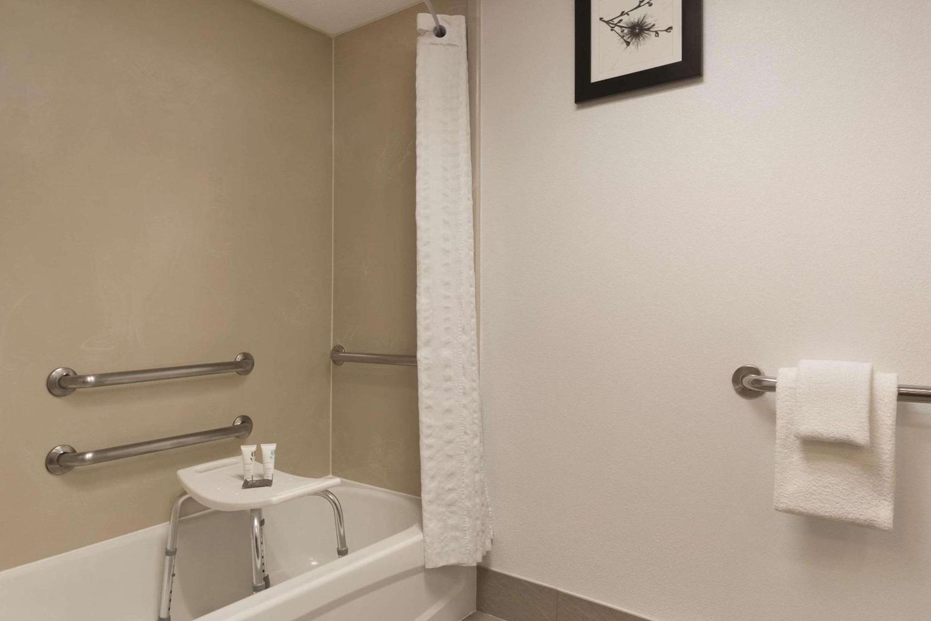 Country Inn & Suites by Radisson Raleigh-Durham Airport NC photo 7