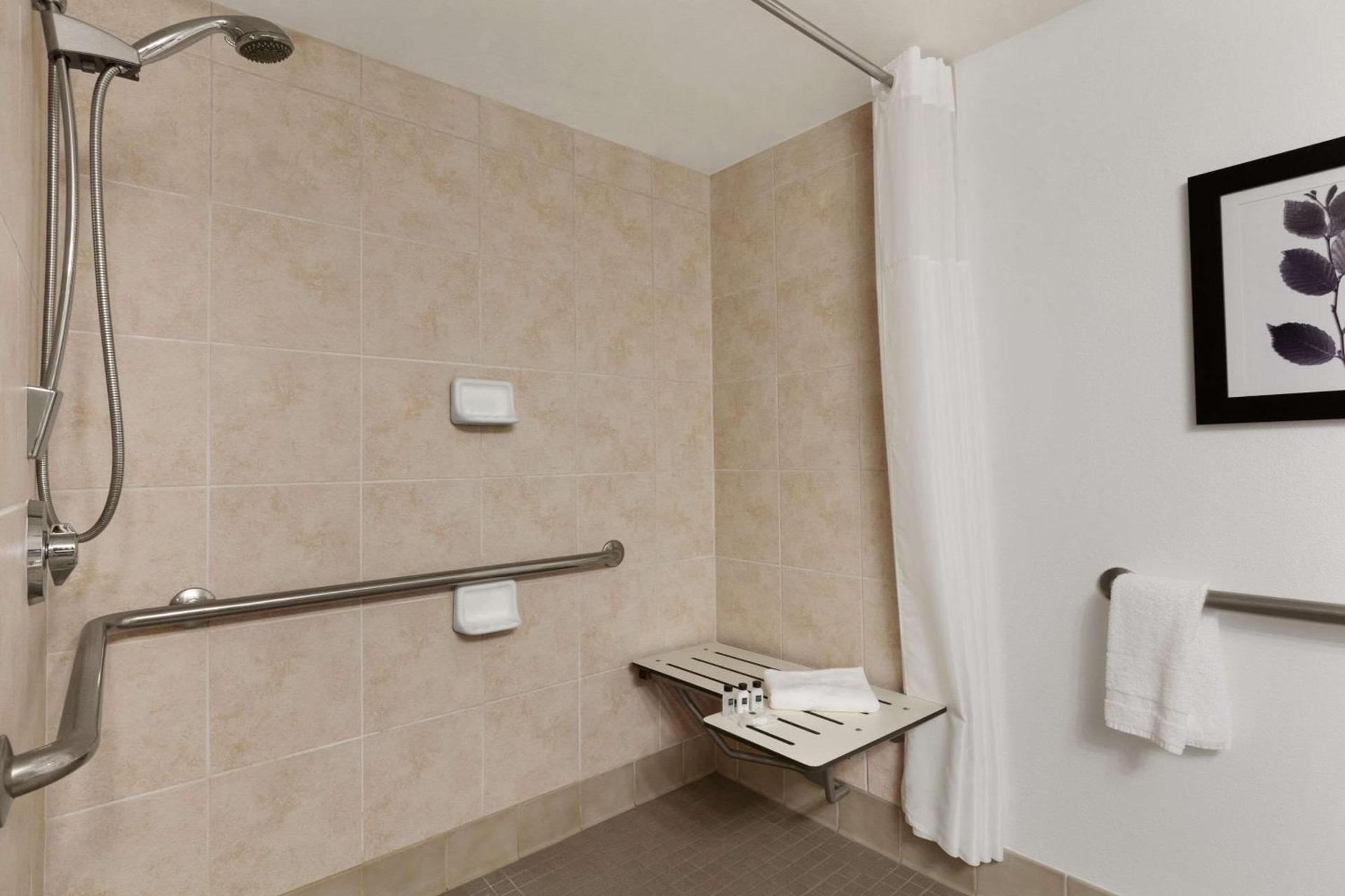 Country Inn & Suites by Radisson, Seattle-Bothell, WA photo 13