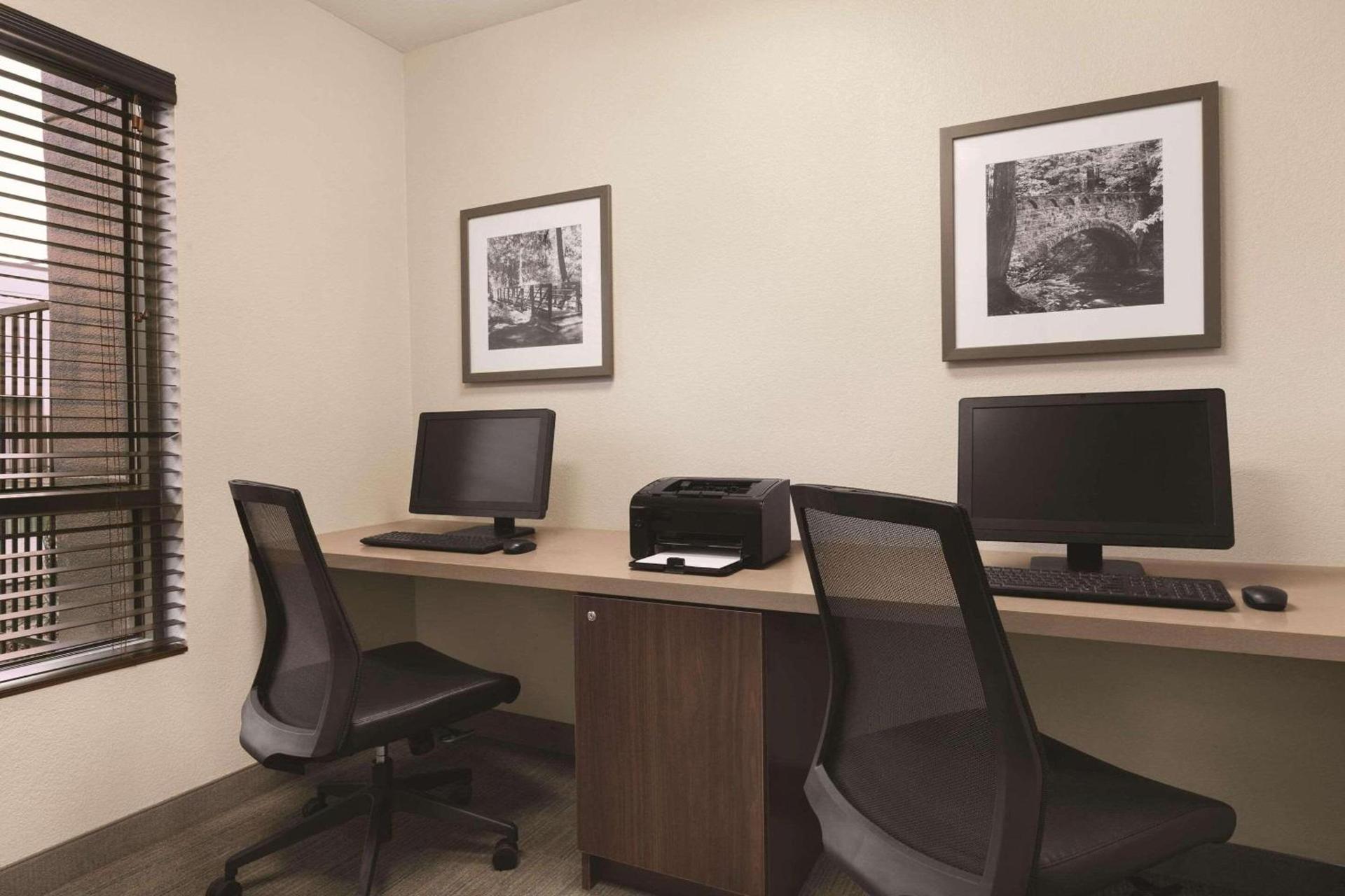 Country Inn & Suites by Radisson, Seattle-Bothell, WA photo 21