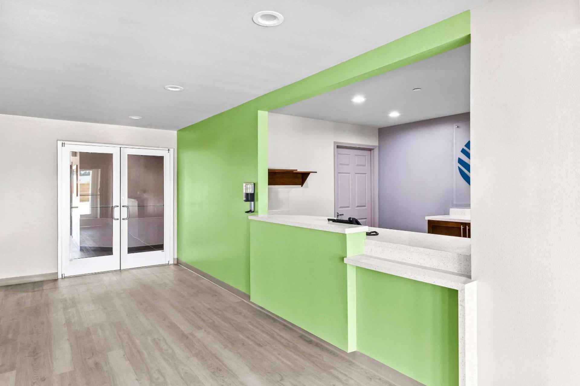 WoodSpring Suites South Houston Hobby photo 3