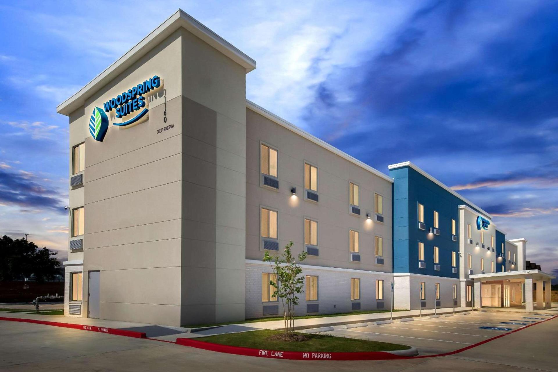 WoodSpring Suites South Houston Hobby photo 2
