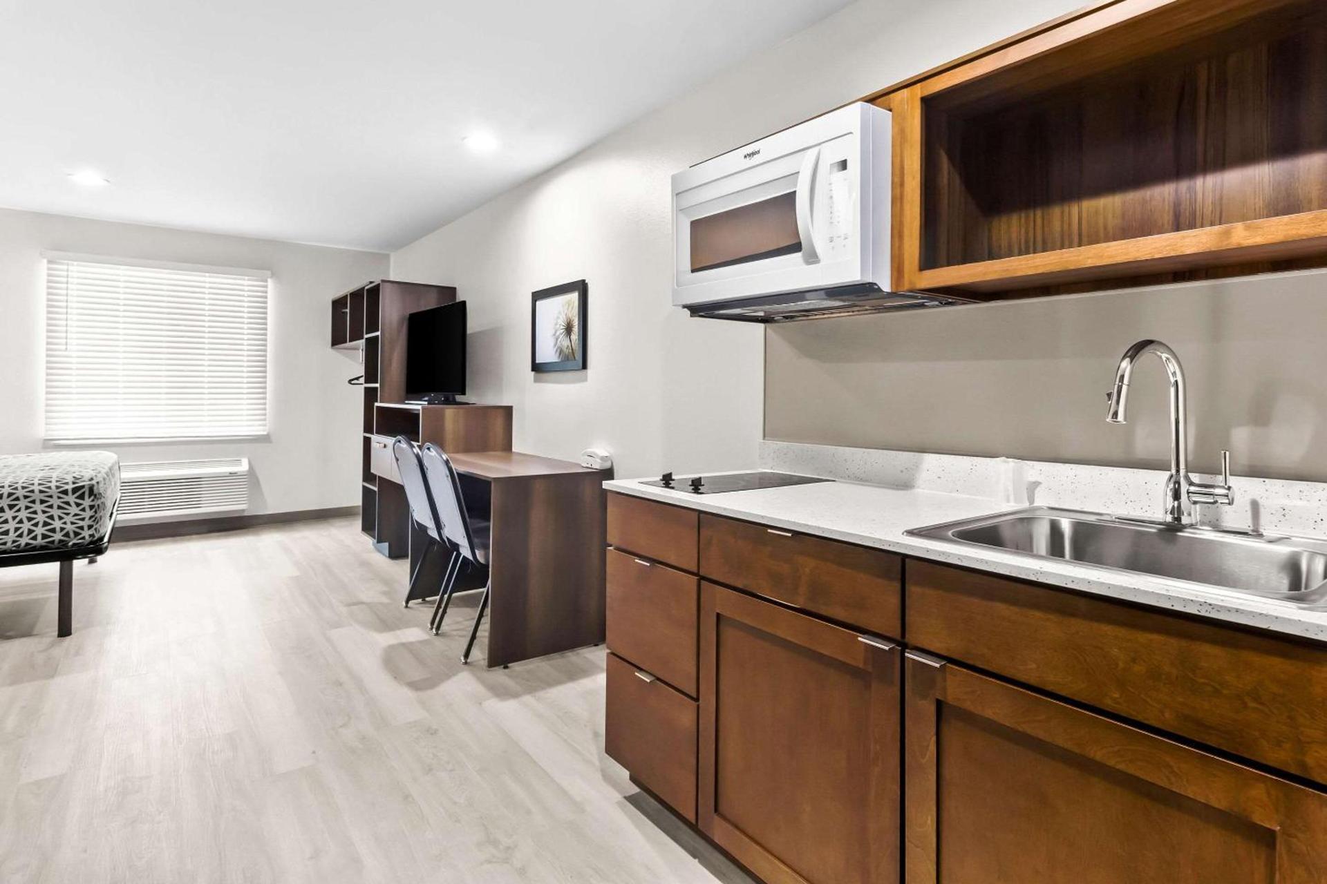 WoodSpring Suites South Houston Hobby photo 11