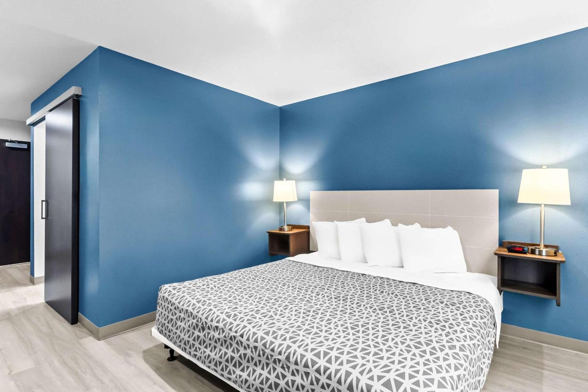 WoodSpring Suites South Houston Hobby photo 14