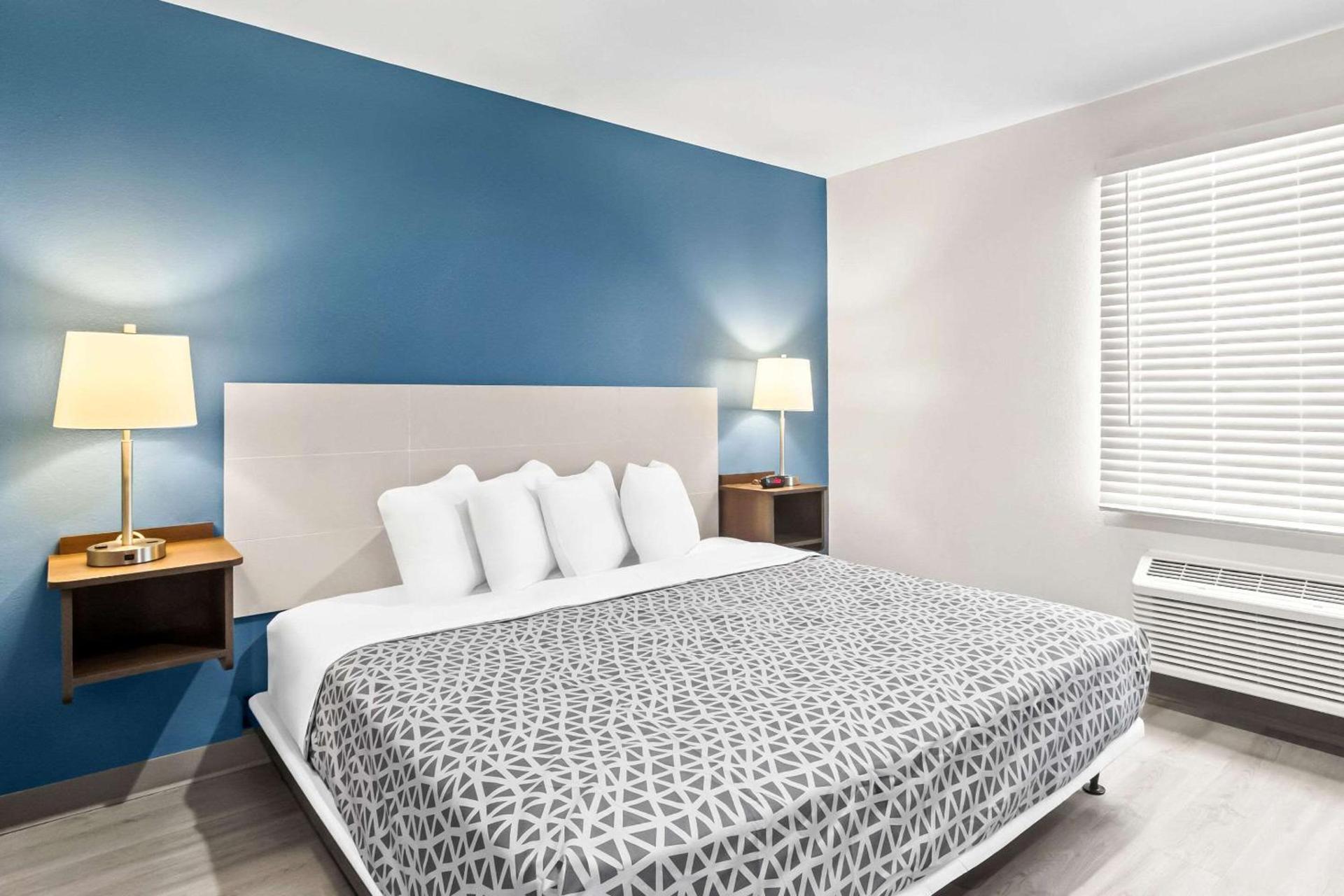 WoodSpring Suites South Houston Hobby photo 13