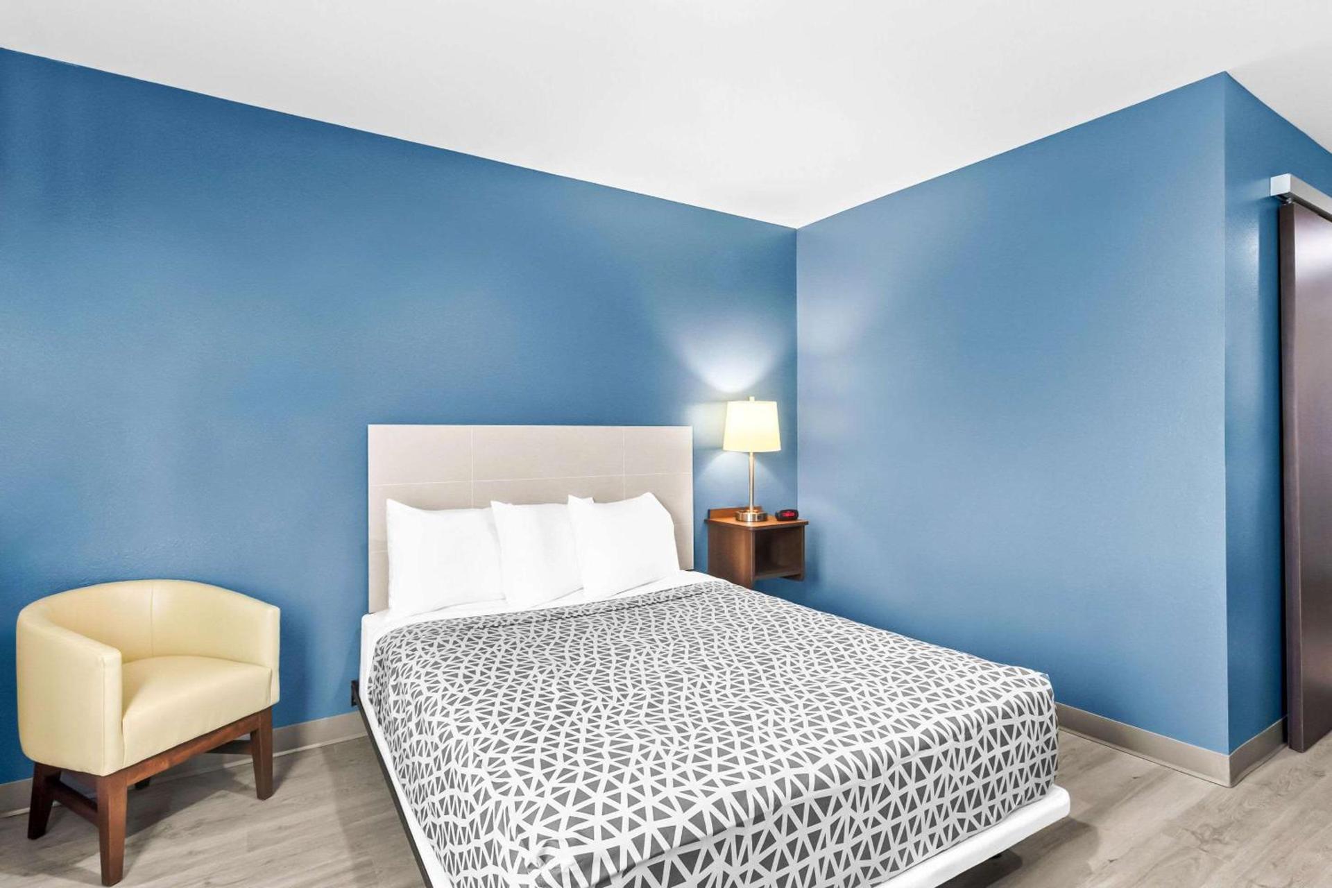 WoodSpring Suites South Houston Hobby photo 17