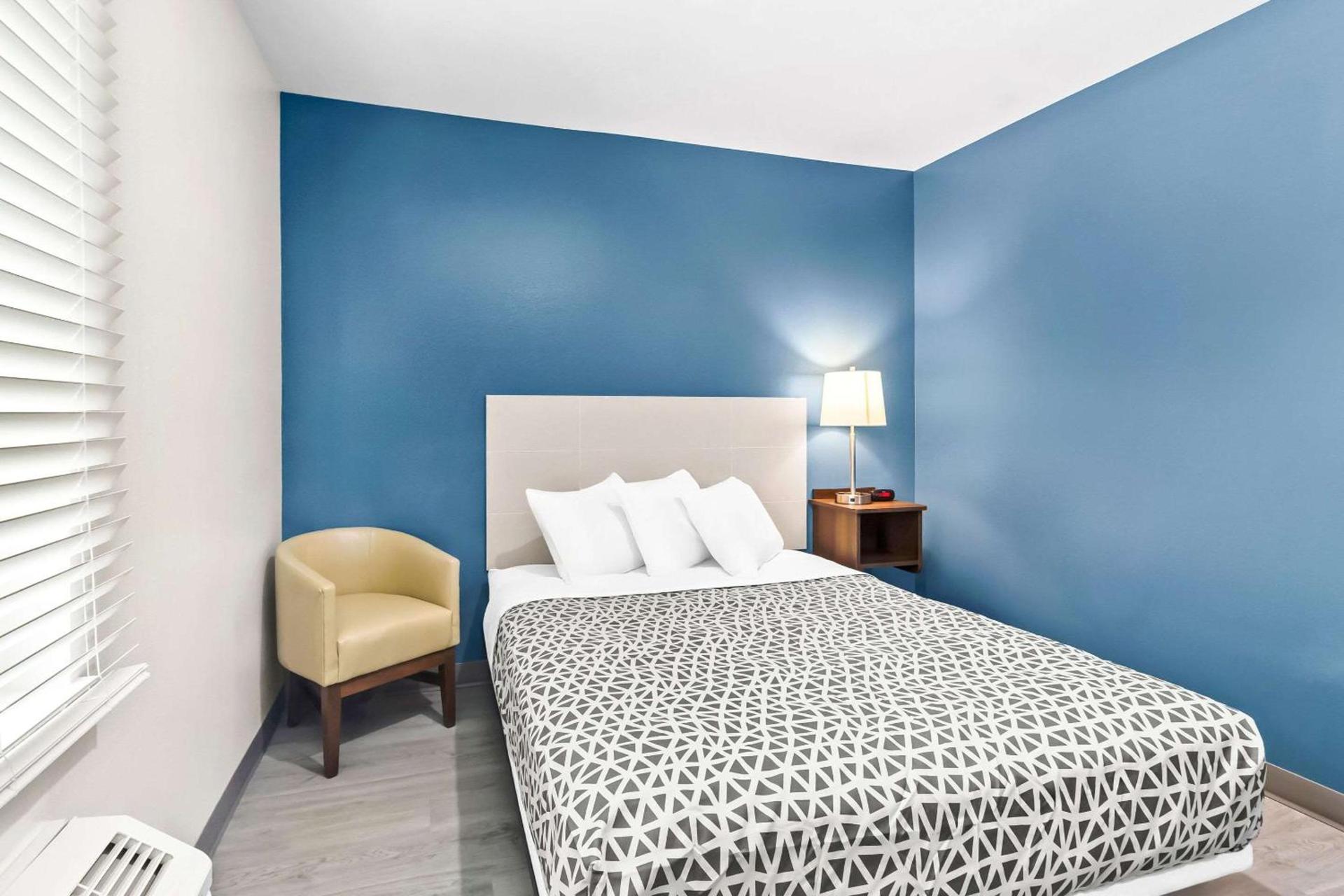 WoodSpring Suites South Houston Hobby photo 21